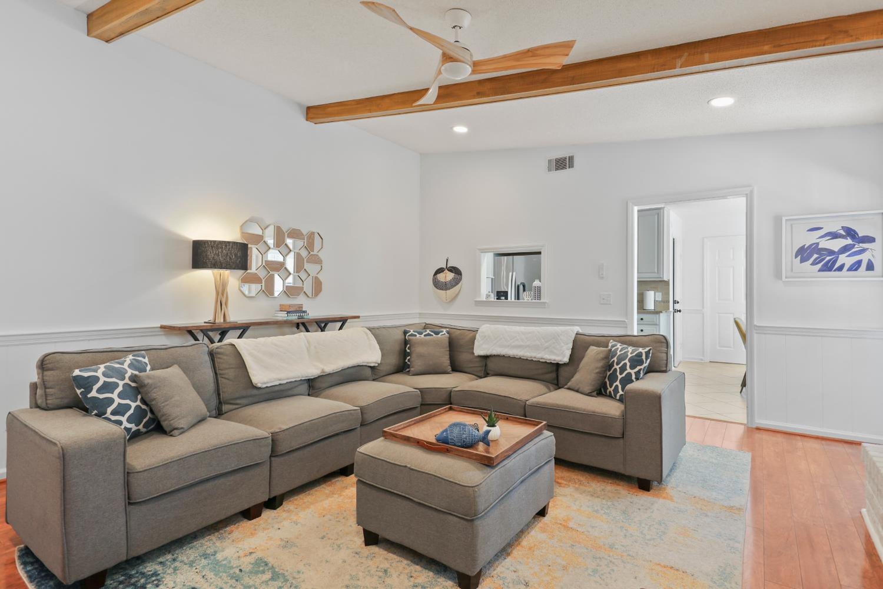 Large Family-Friendly Home w Spa Near Beach & City
