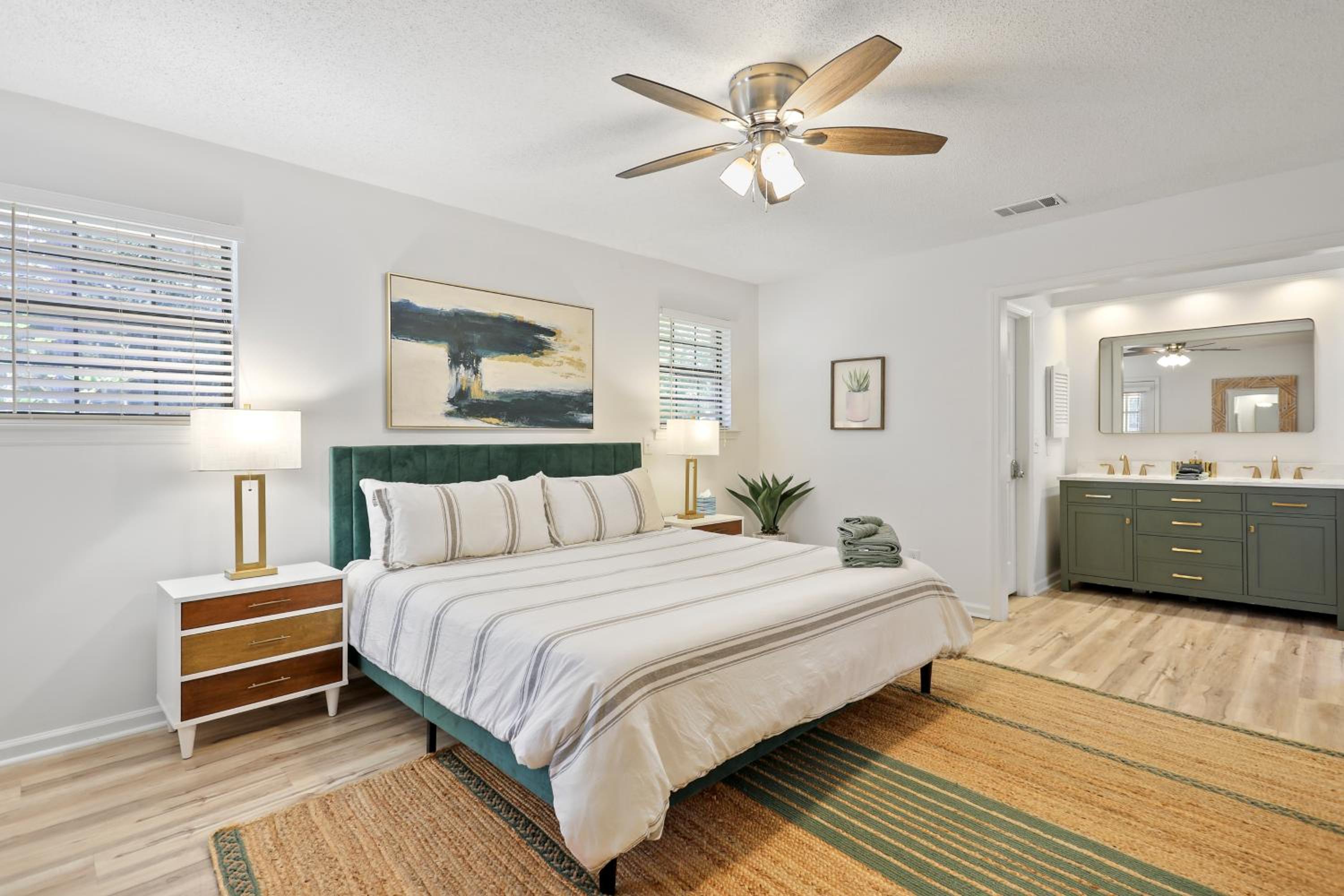 Large Family-Friendly Home w Spa Near Beach & City