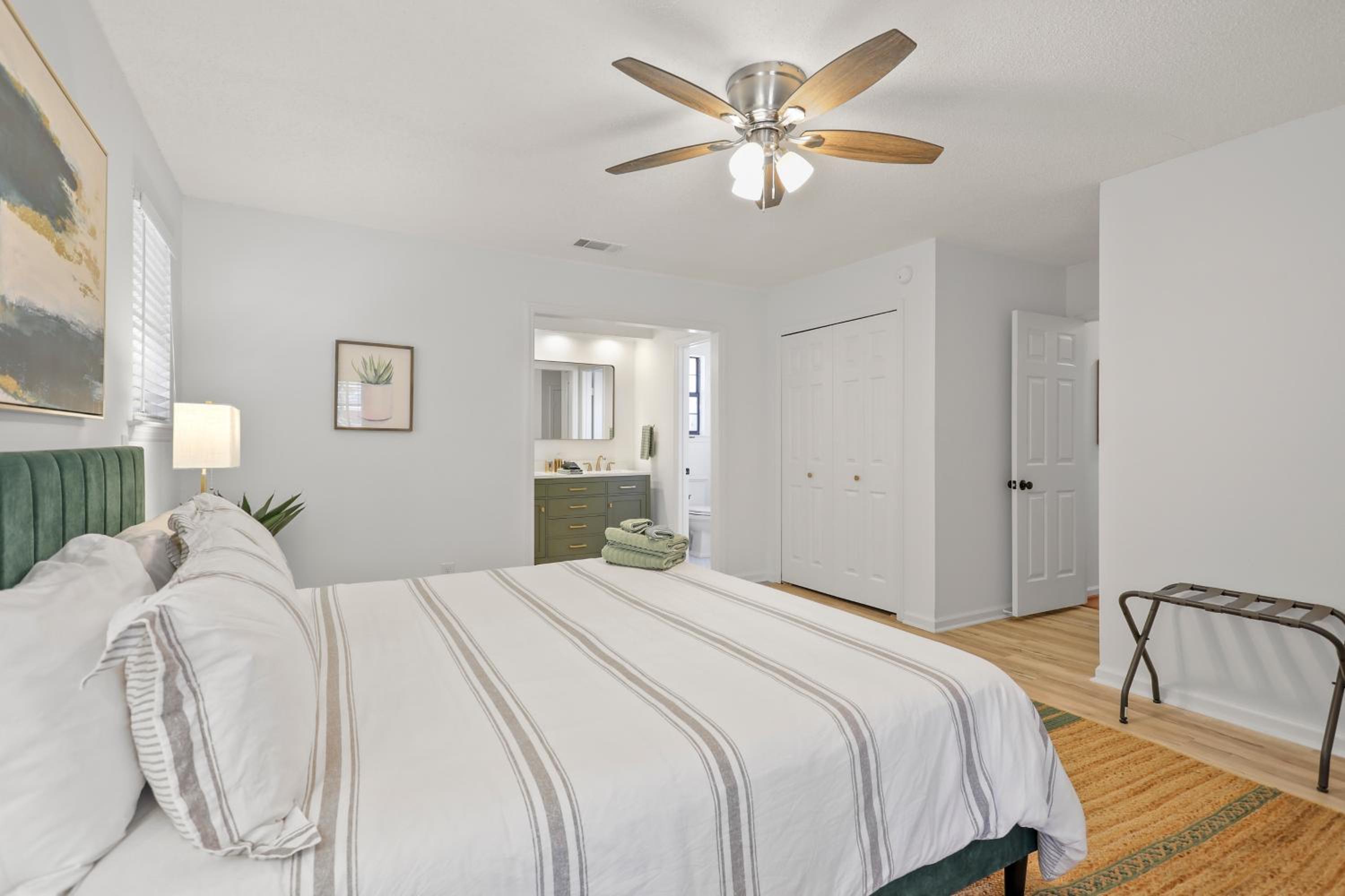 Large Family-Friendly Home w Spa Near Beach & City
