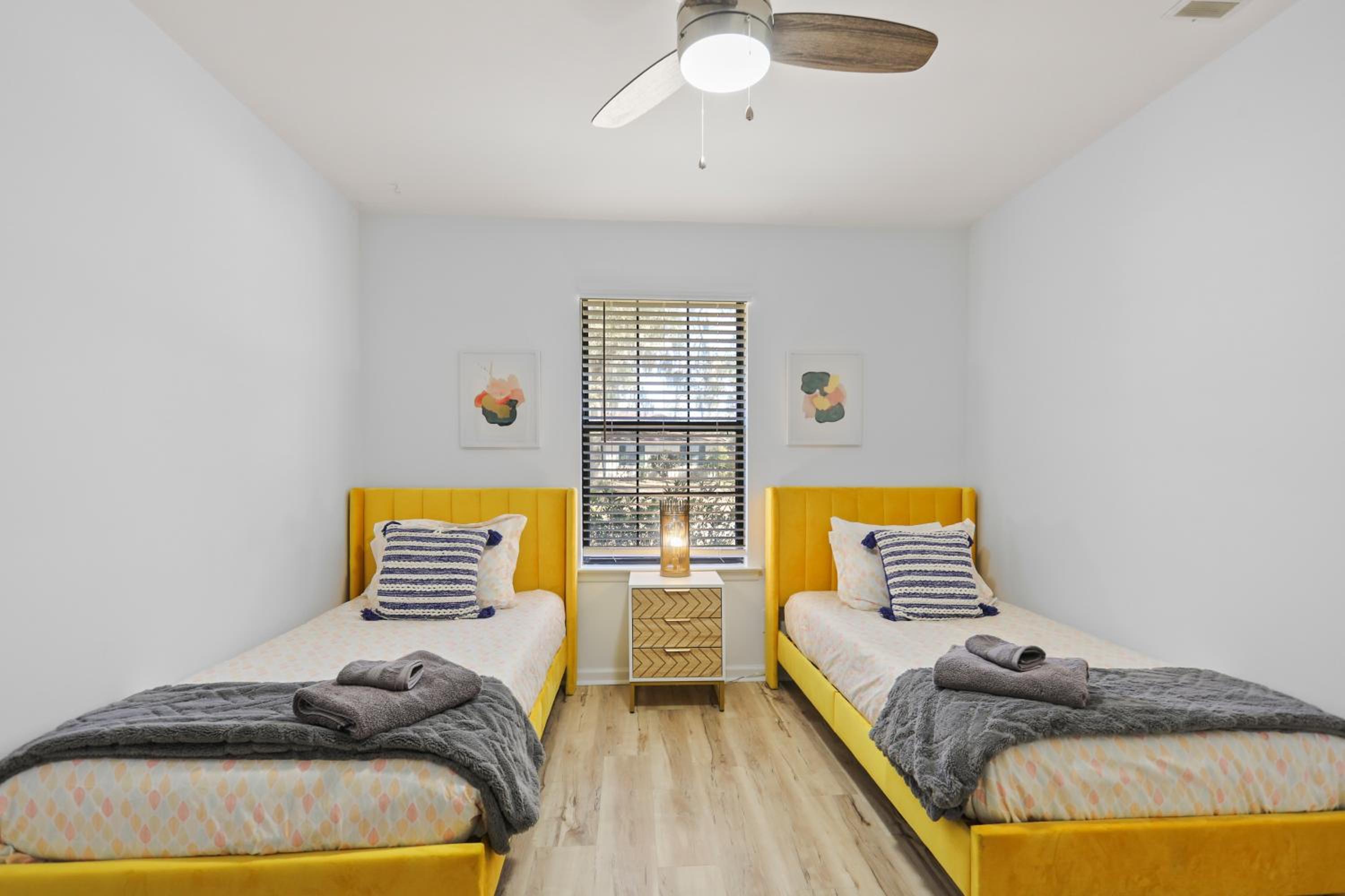 Large Family-Friendly Home w Spa Near Beach & City