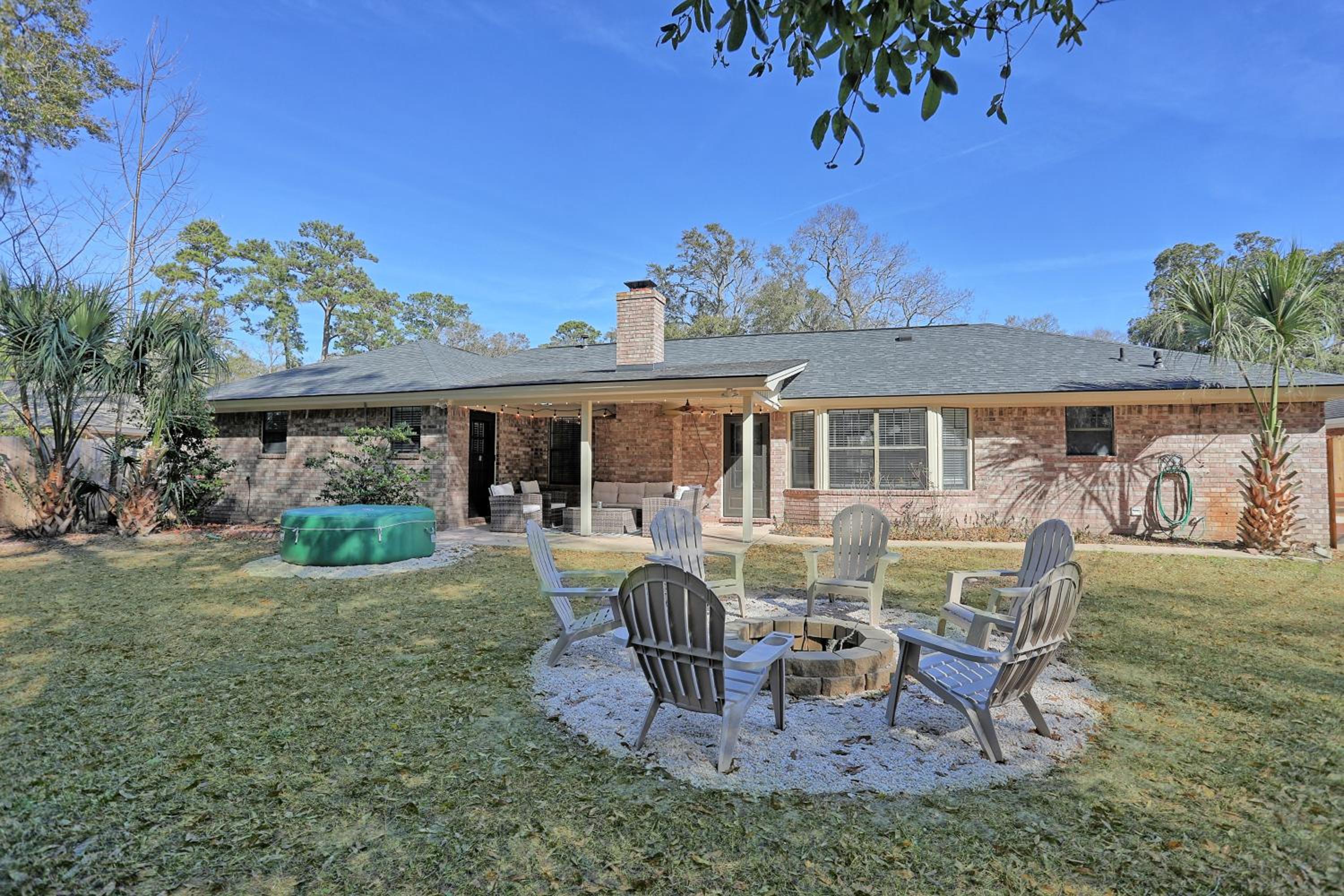 Large Family-Friendly Home w Spa Near Beach & City