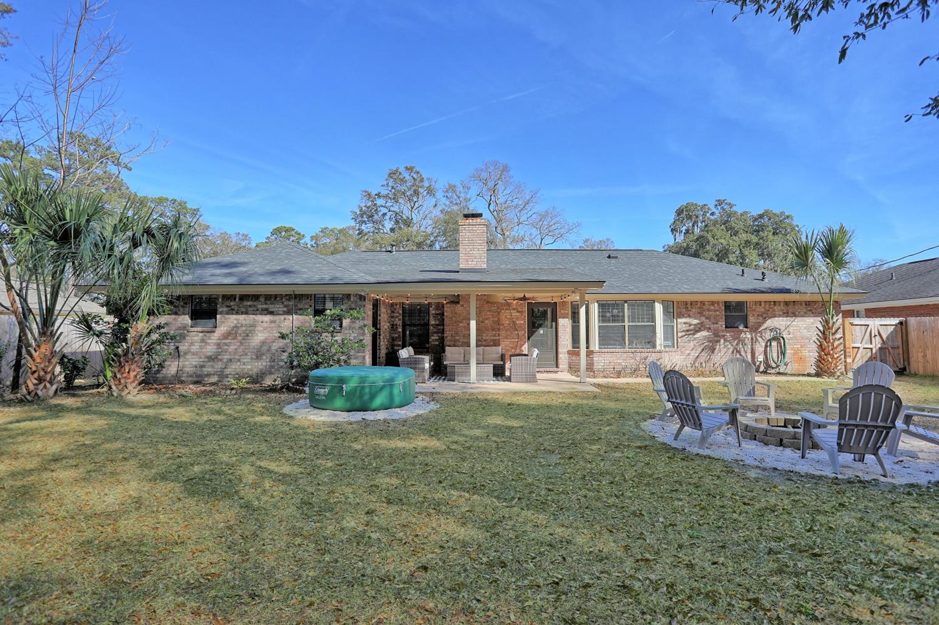 Large Family-Friendly Home w Spa Near Beach & City