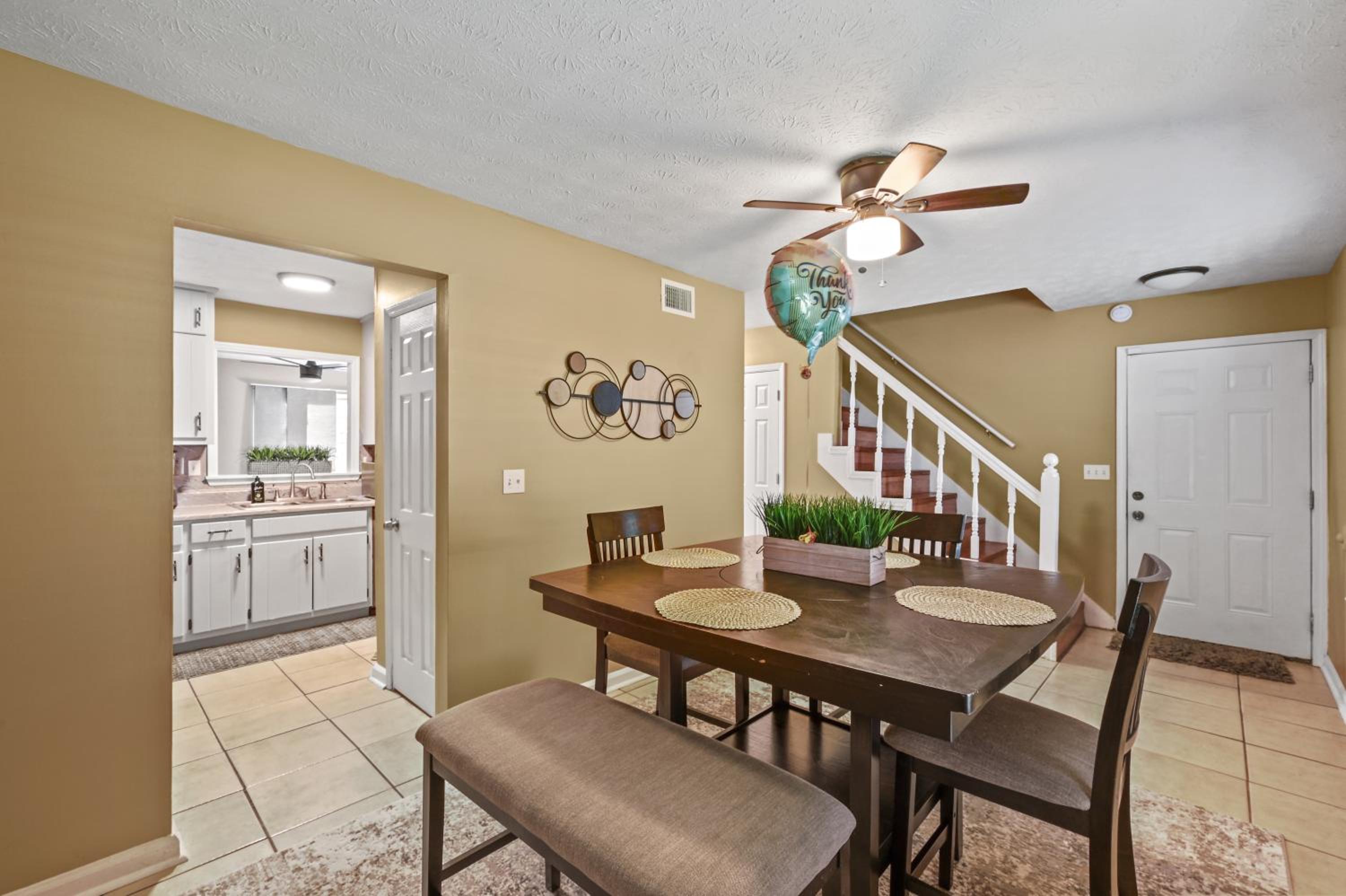 Serenity Landing - 5 Minutes To Airport - Sleeps 6