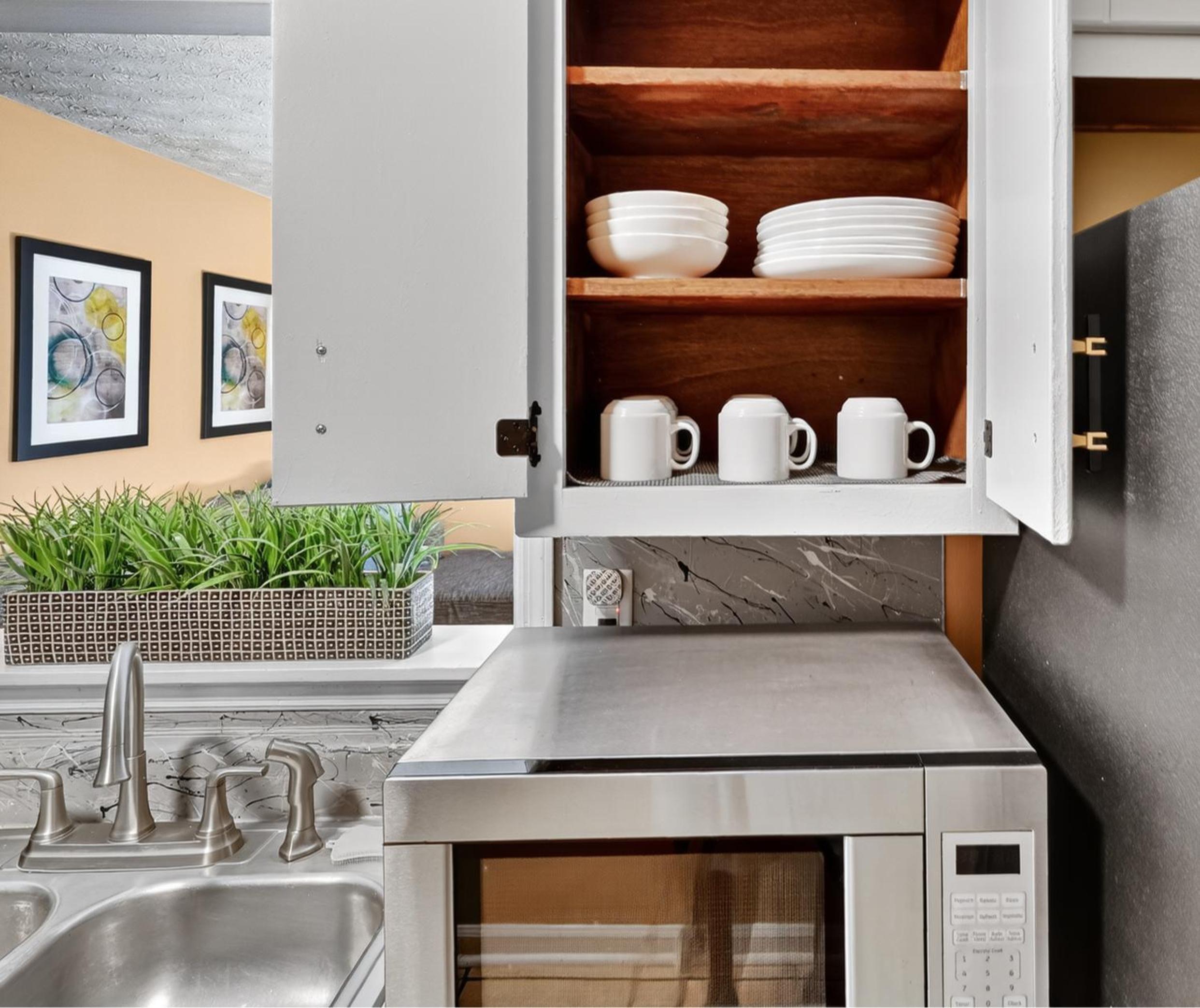 Serenity Landing - 5 Minutes To Airport - Sleeps 6