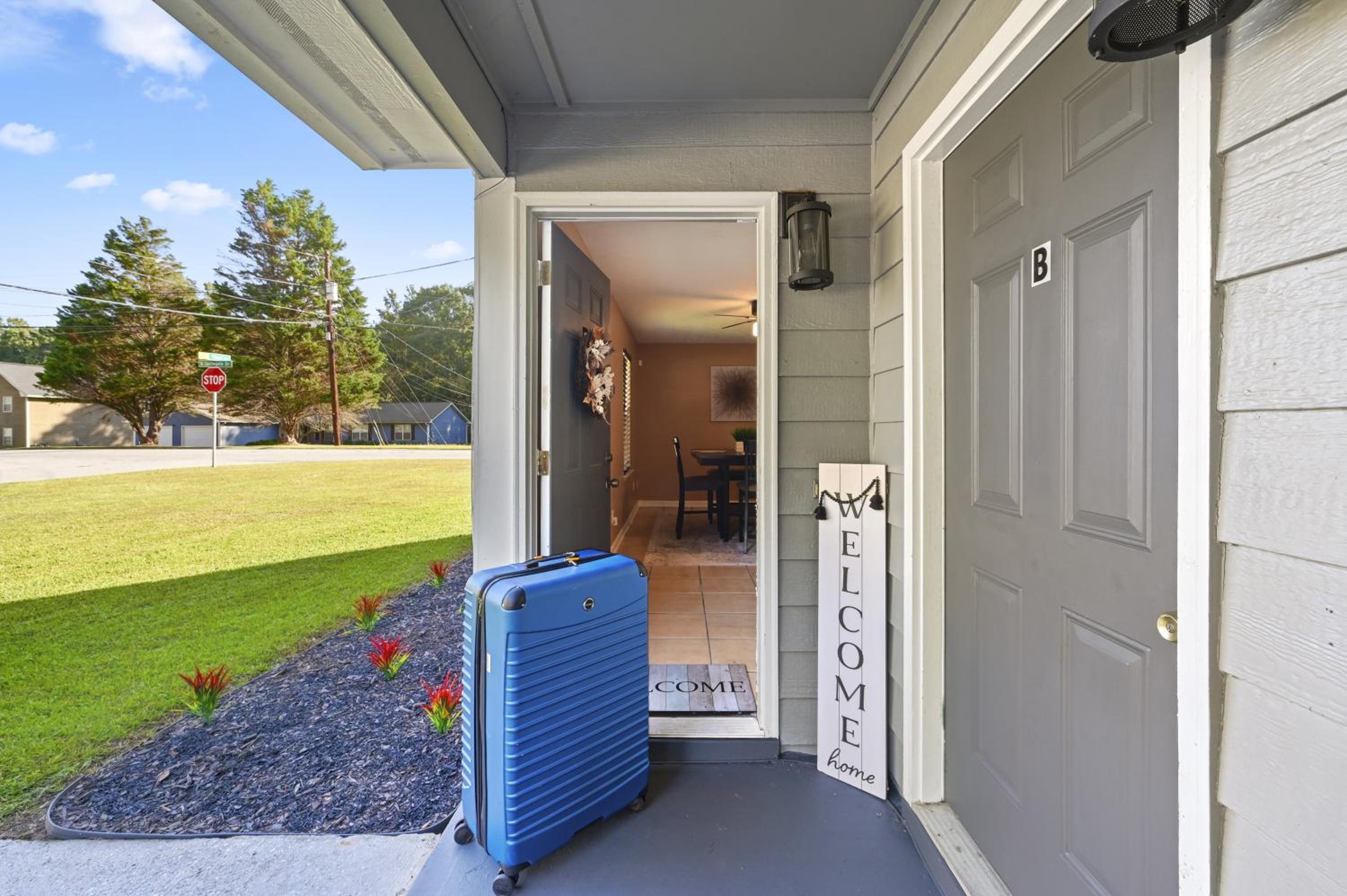 Serenity Landing - 5 Minutes To Airport - Sleeps 6