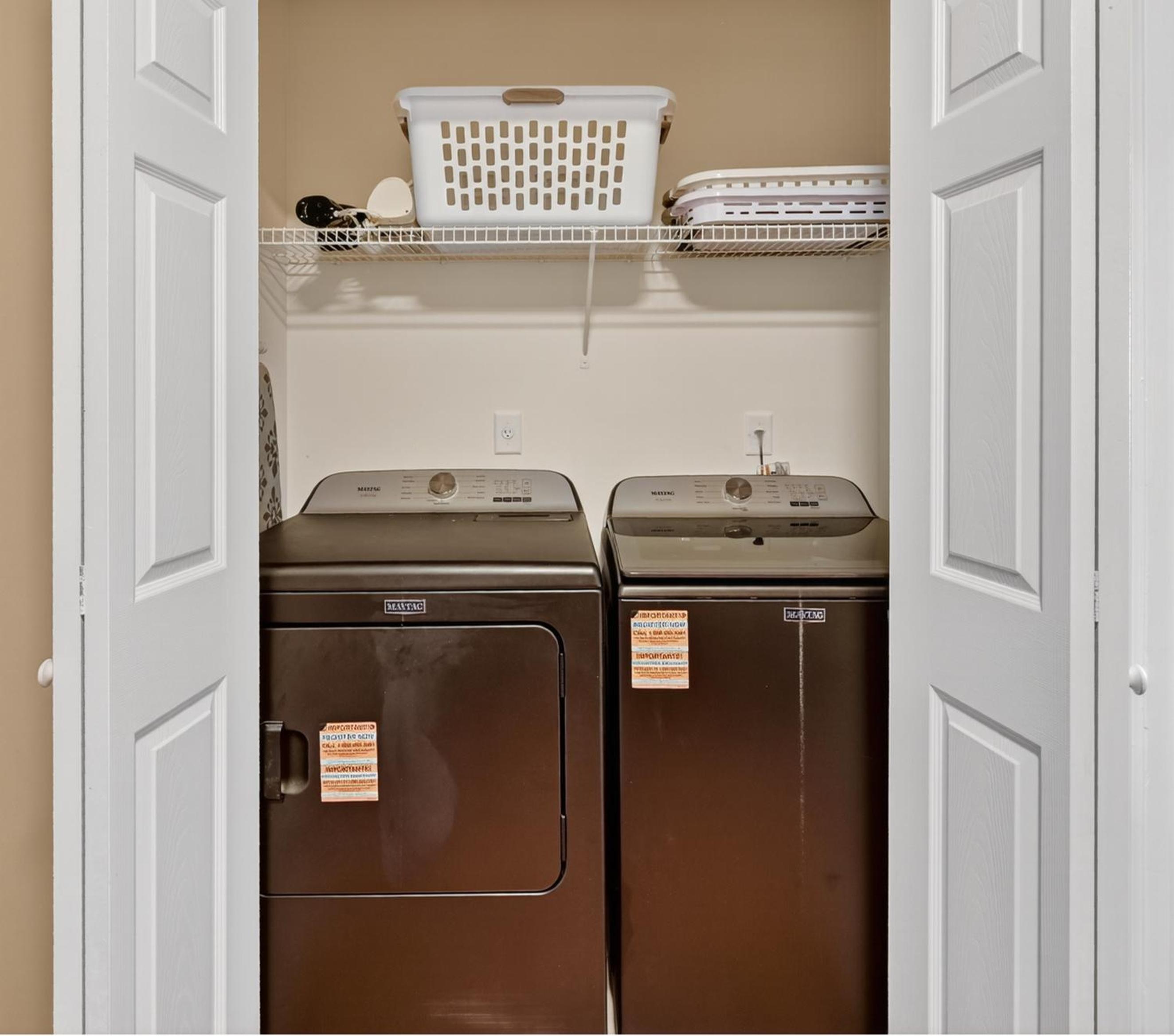 Serenity Landing - 5 Minutes To Airport - Sleeps 6