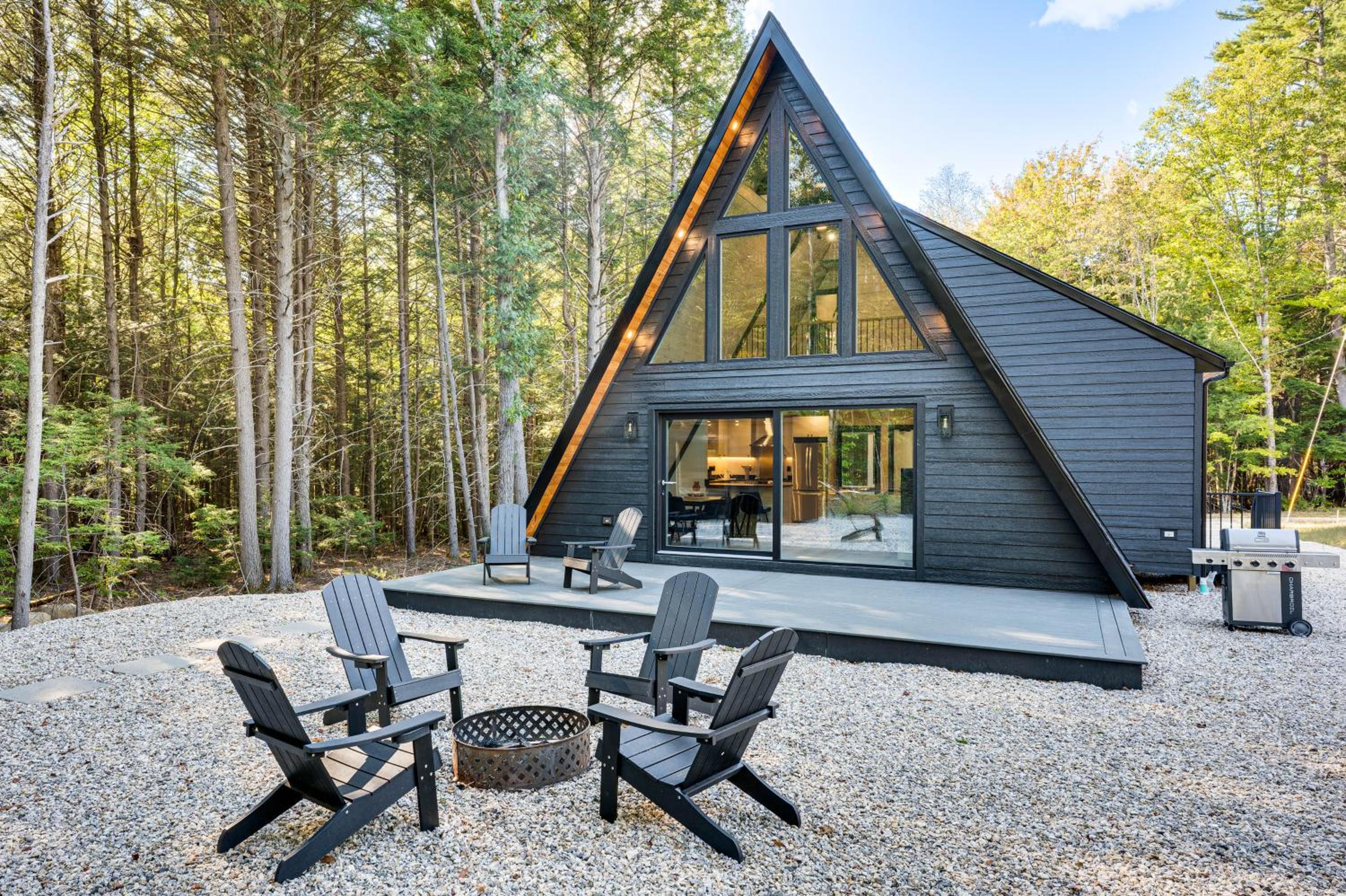 Hike, Ski and Explore Serene Danbury Cabin with Sauna