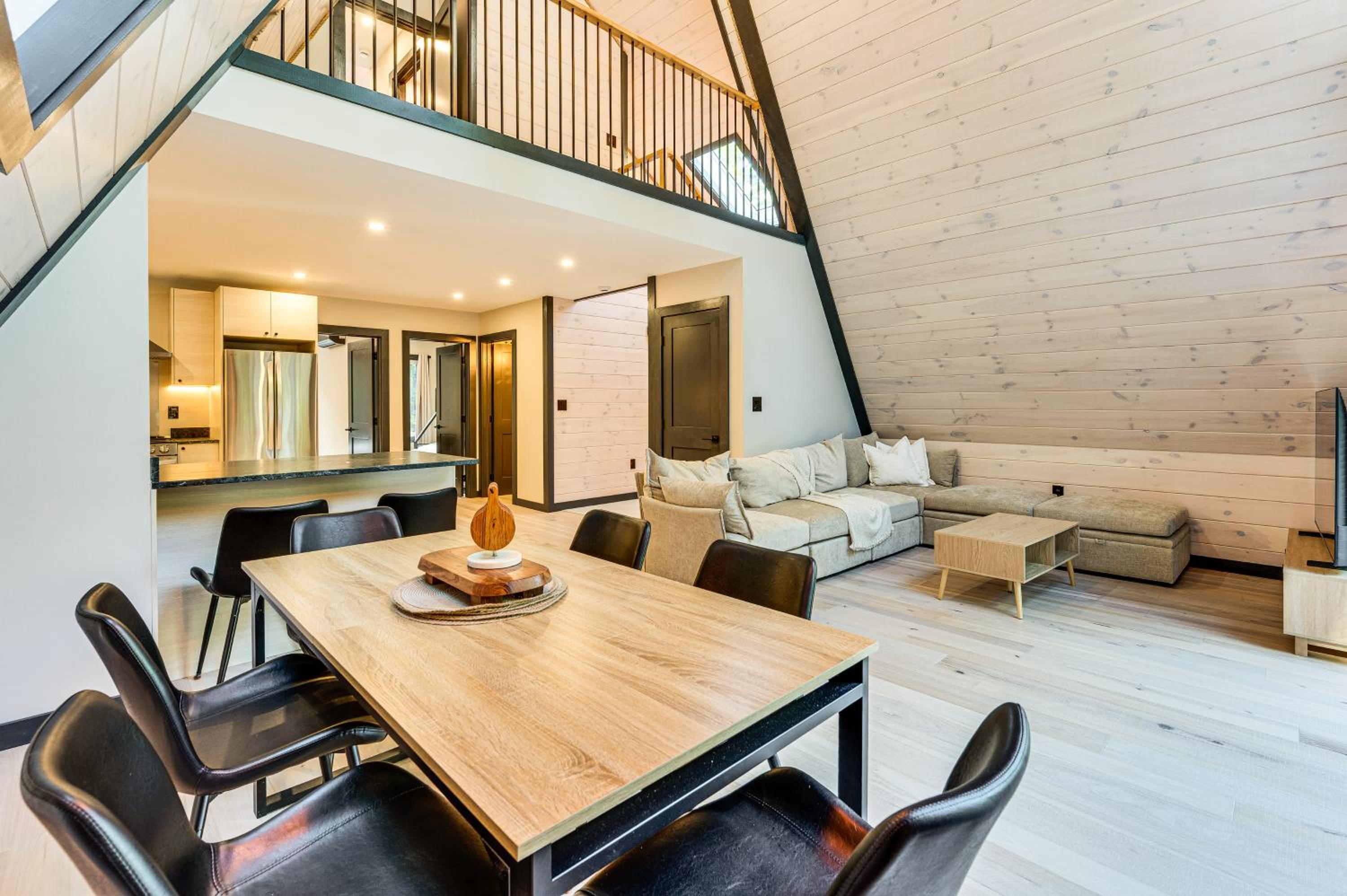 Hike, Ski and Explore Serene Danbury Cabin with Sauna