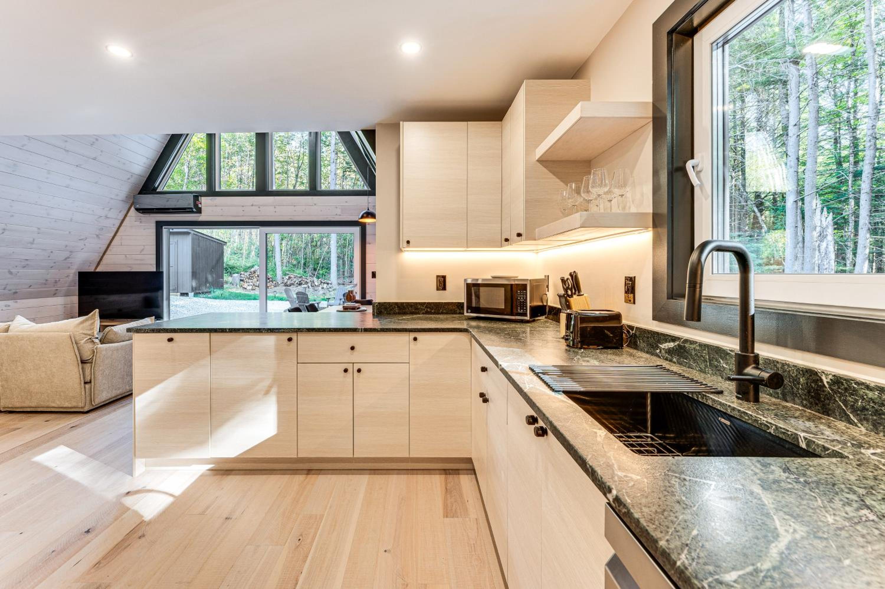 Hike, Ski and Explore Serene Danbury Cabin with Sauna