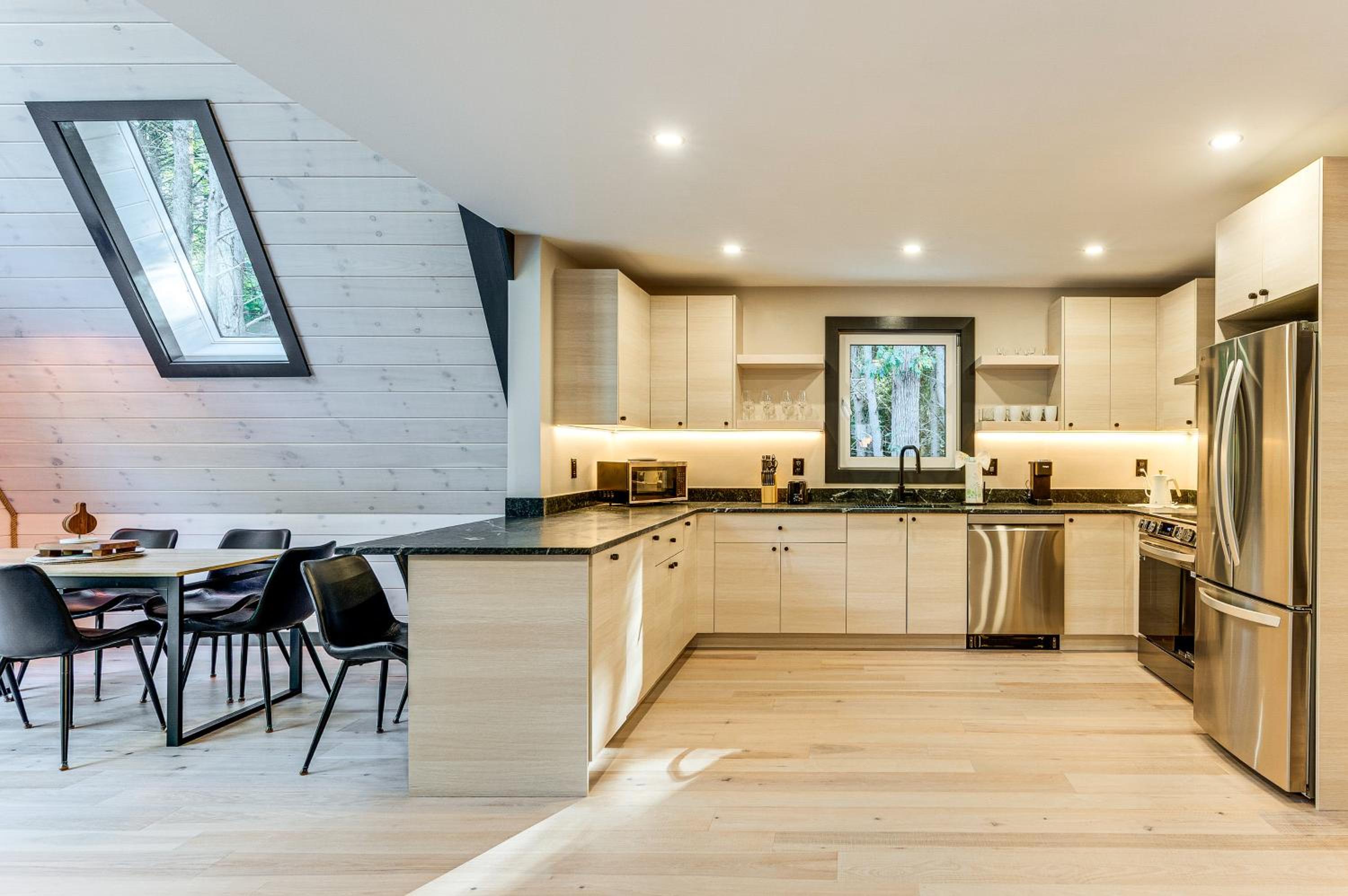 Hike, Ski and Explore Serene Danbury Cabin with Sauna