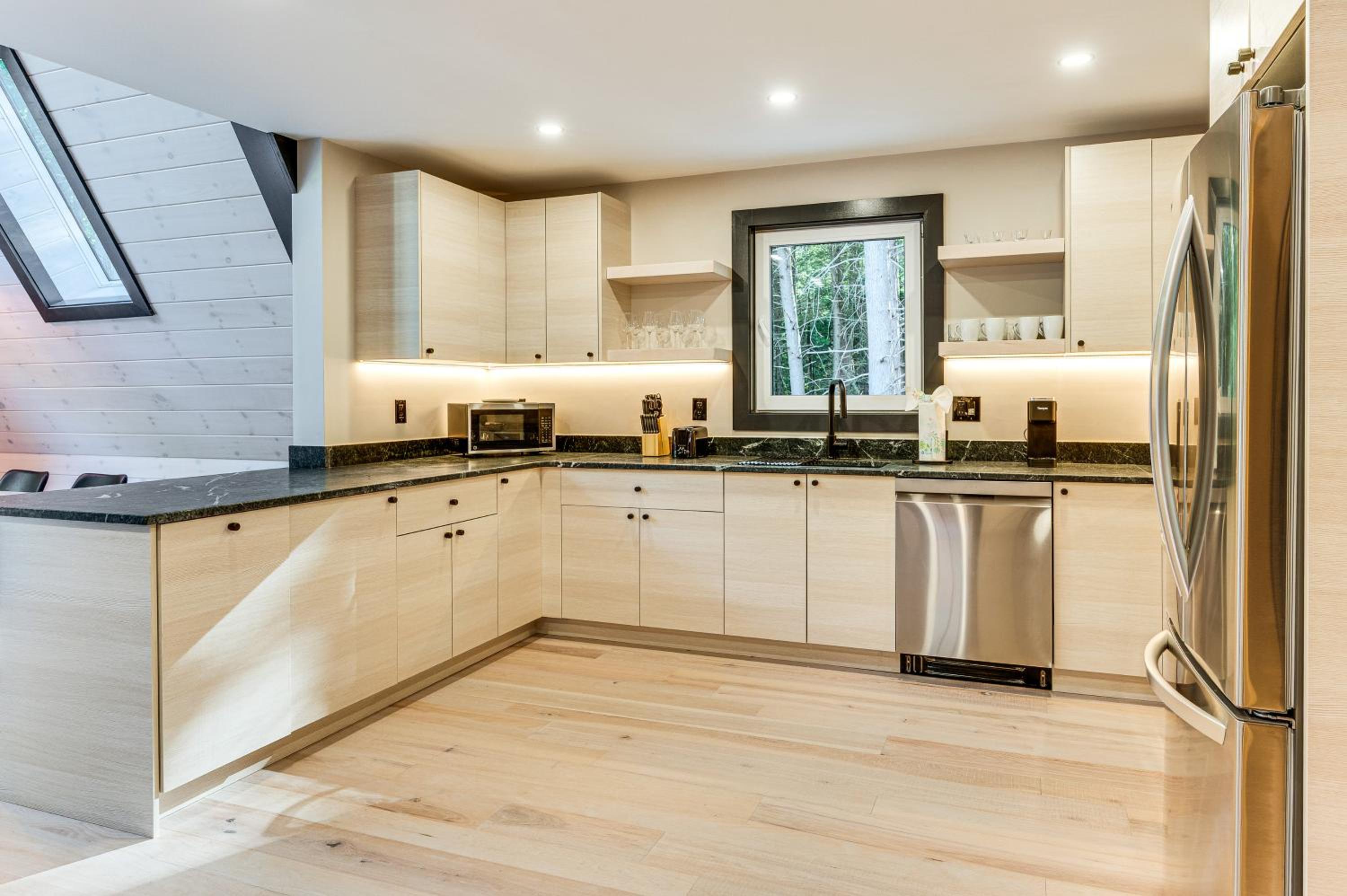 Hike, Ski and Explore Serene Danbury Cabin with Sauna