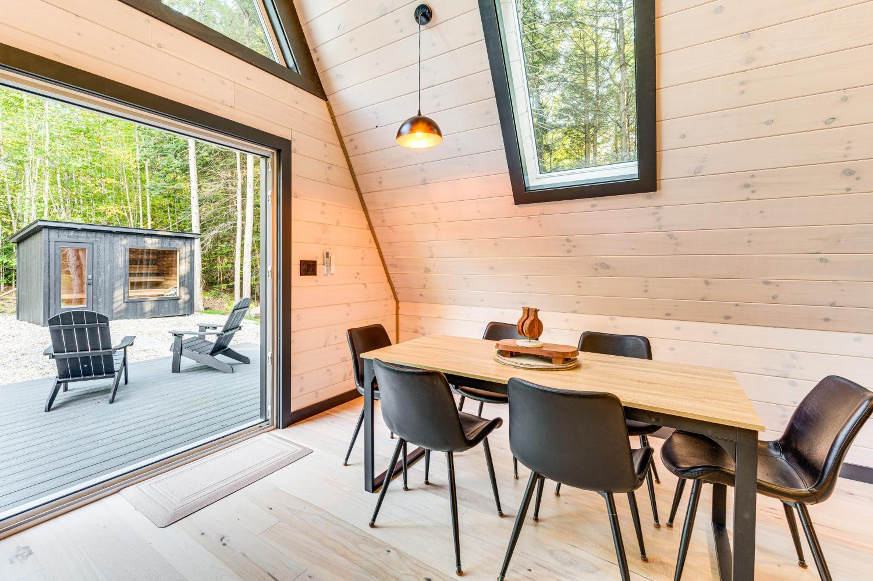 Hike, Ski and Explore Serene Danbury Cabin with Sauna