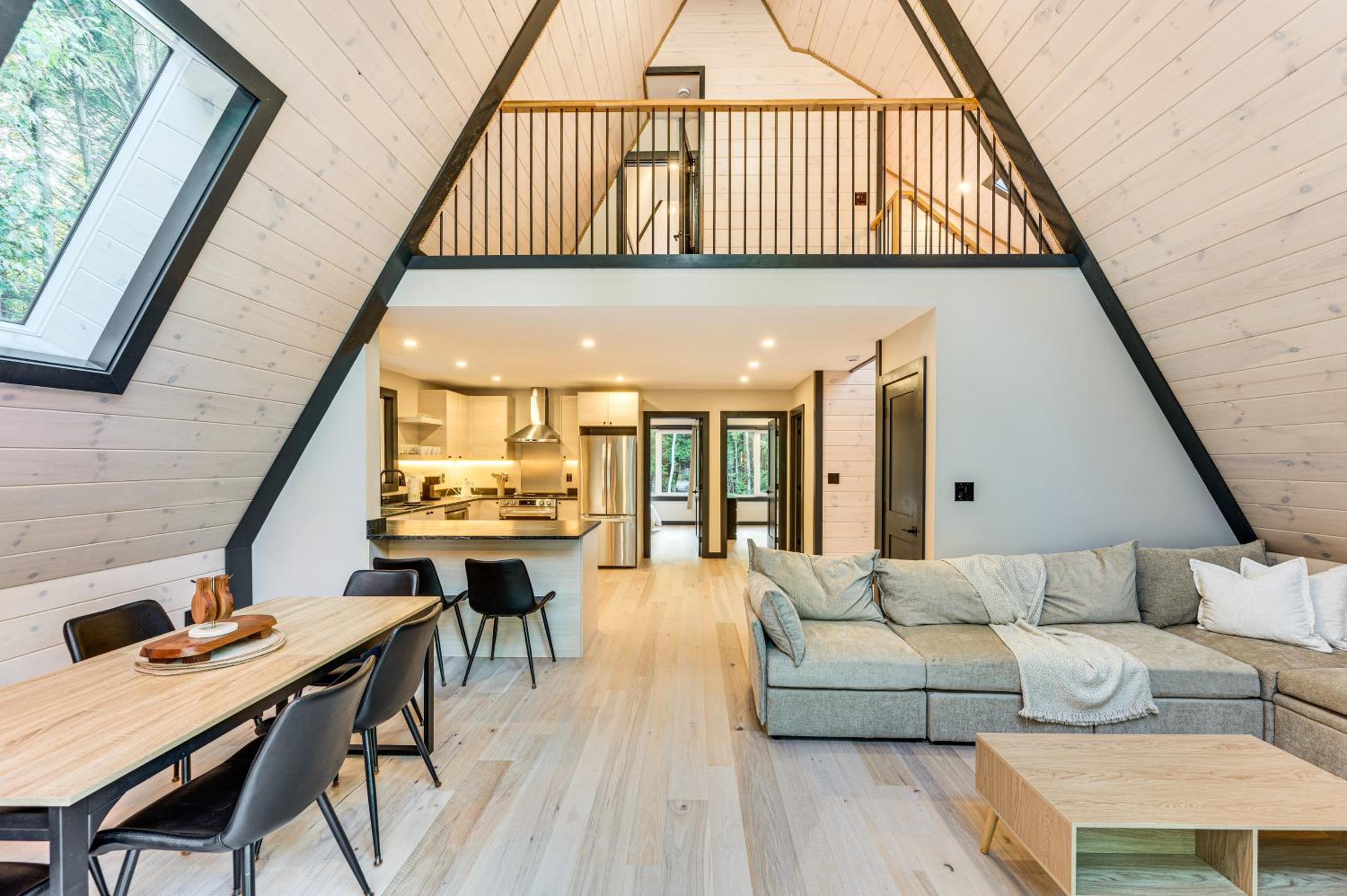 Hike, Ski and Explore Serene Danbury Cabin with Sauna