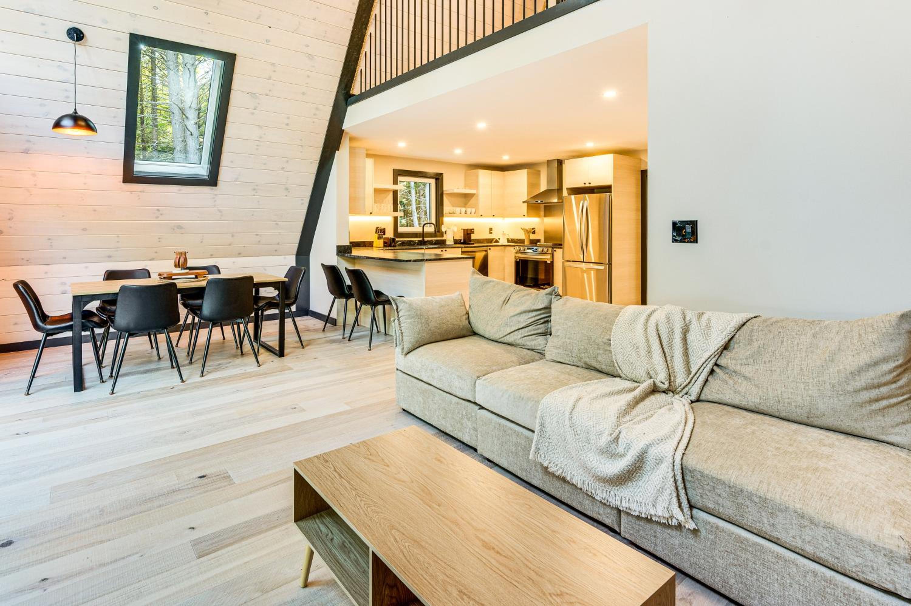 Hike, Ski and Explore Serene Danbury Cabin with Sauna