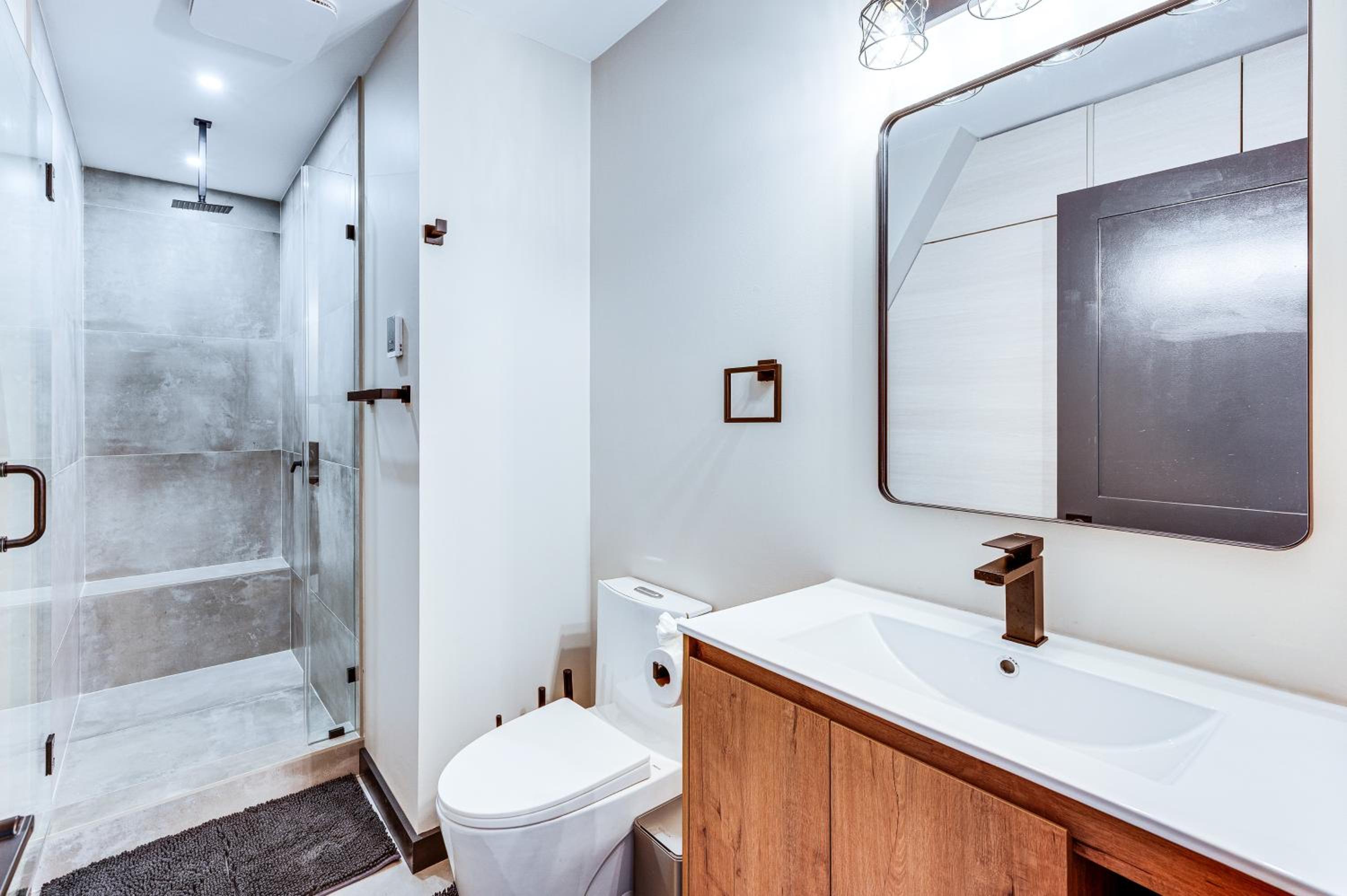 Hike, Ski and Explore Serene Danbury Cabin with Sauna
