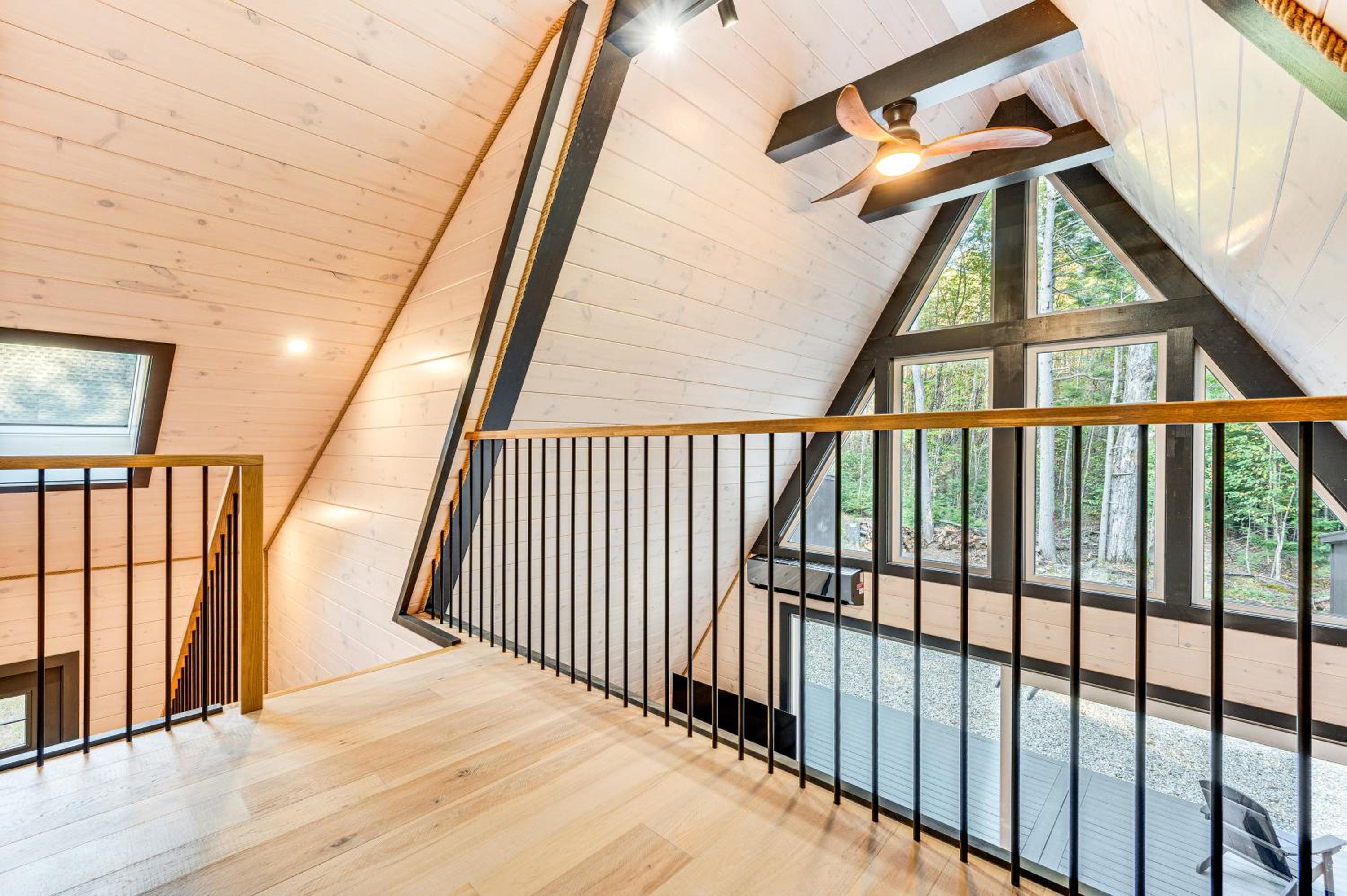 Hike, Ski and Explore Serene Danbury Cabin with Sauna