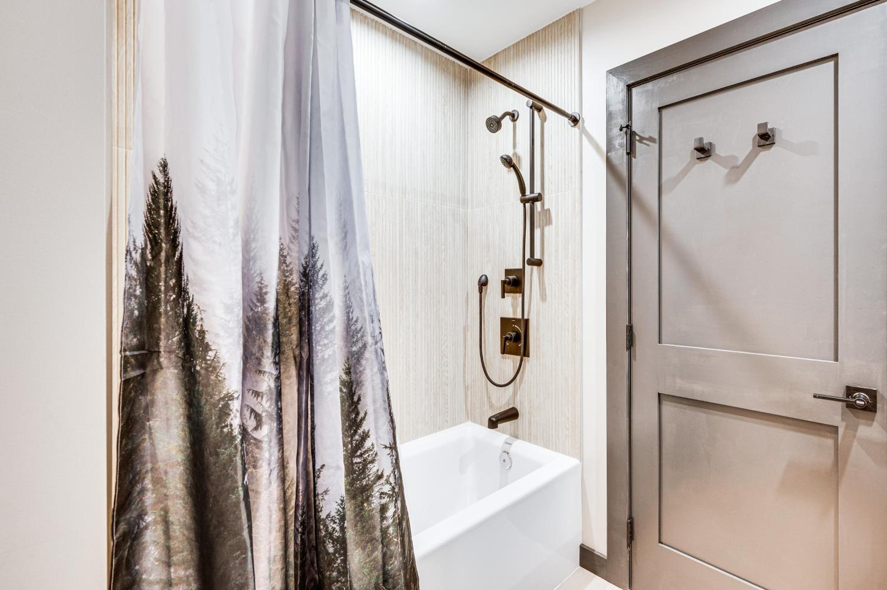 Hike, Ski and Explore Serene Danbury Cabin with Sauna