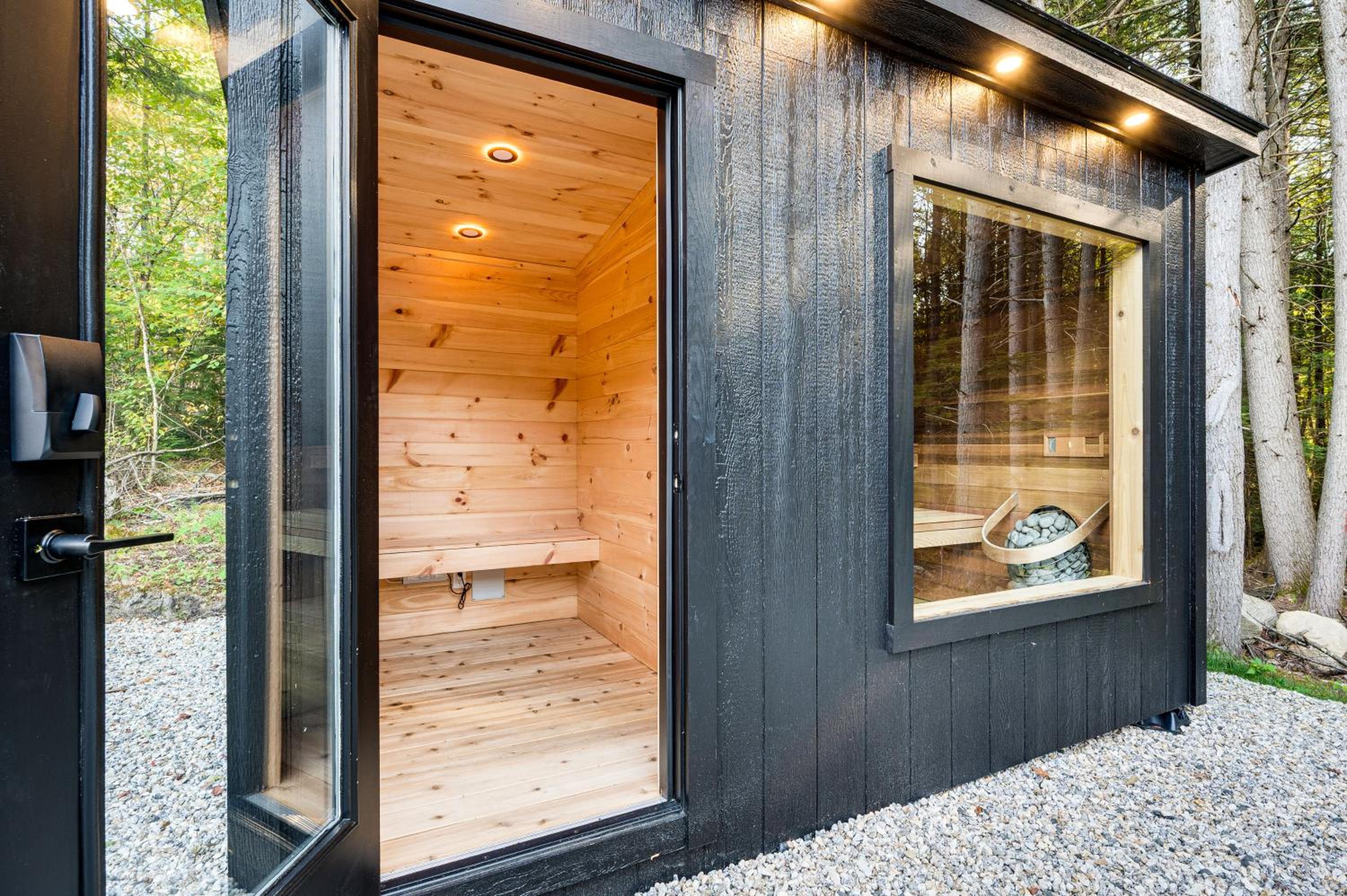 Hike, Ski and Explore Serene Danbury Cabin with Sauna