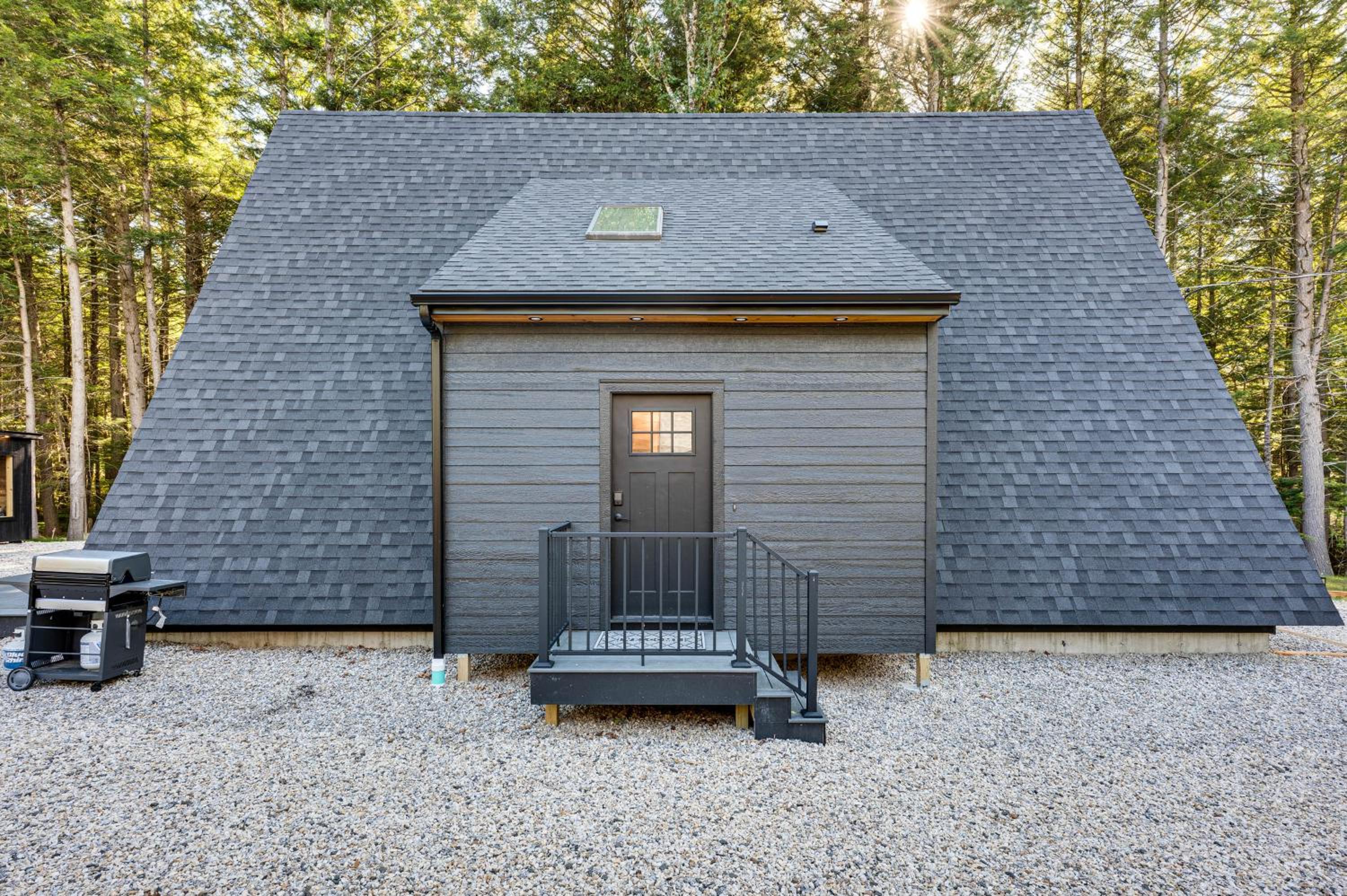 Hike, Ski and Explore Serene Danbury Cabin with Sauna