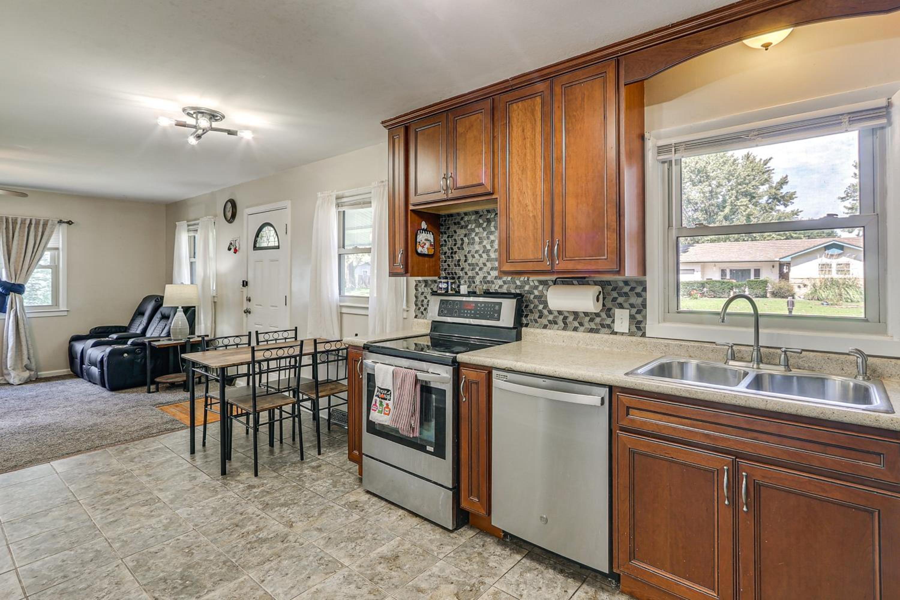 2 Mi to Zoo, Fenced Yard Family Home in Wichita!