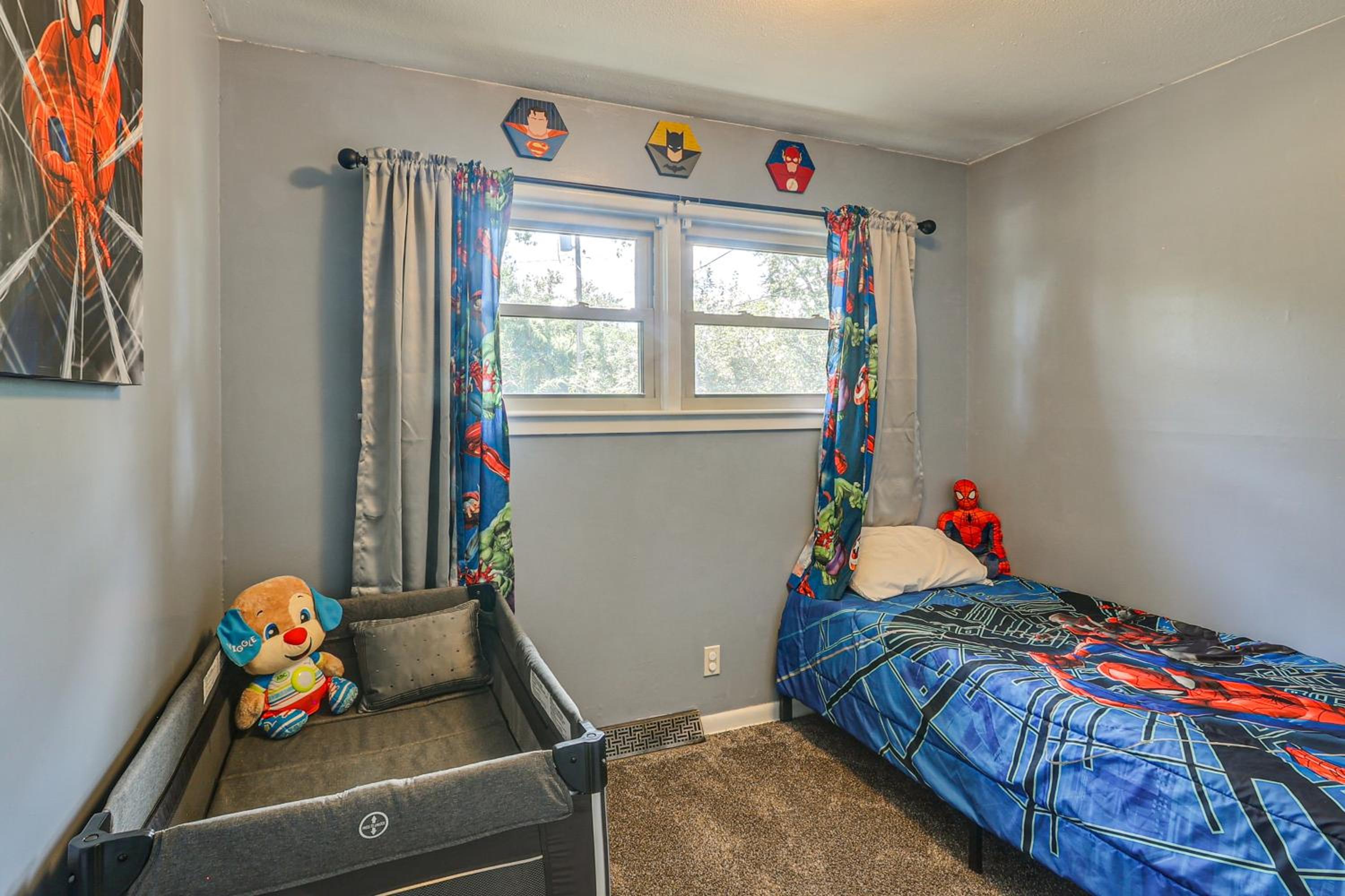 2 Mi to Zoo, Fenced Yard Family Home in Wichita!