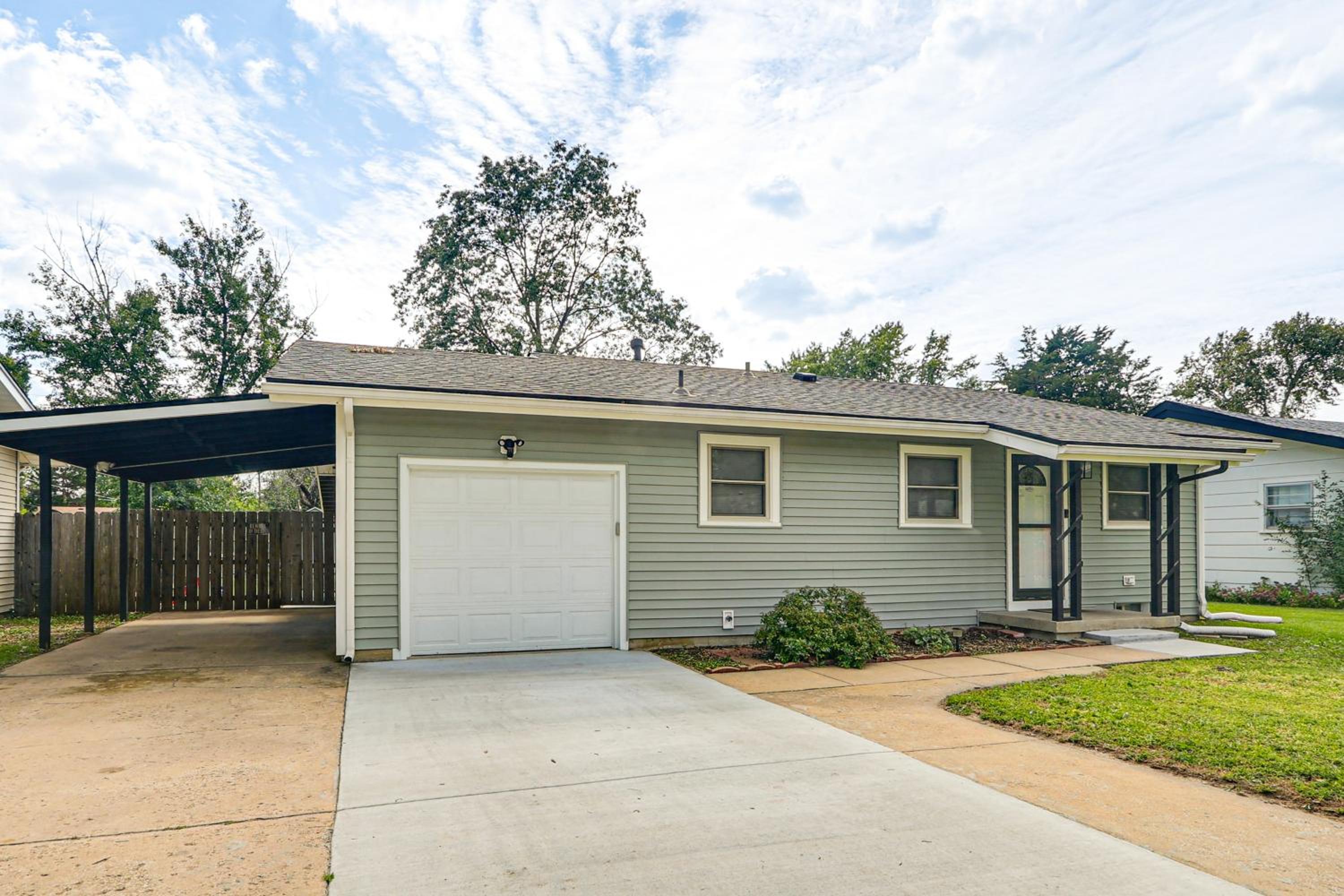 2 Mi to Zoo, Fenced Yard Family Home in Wichita!