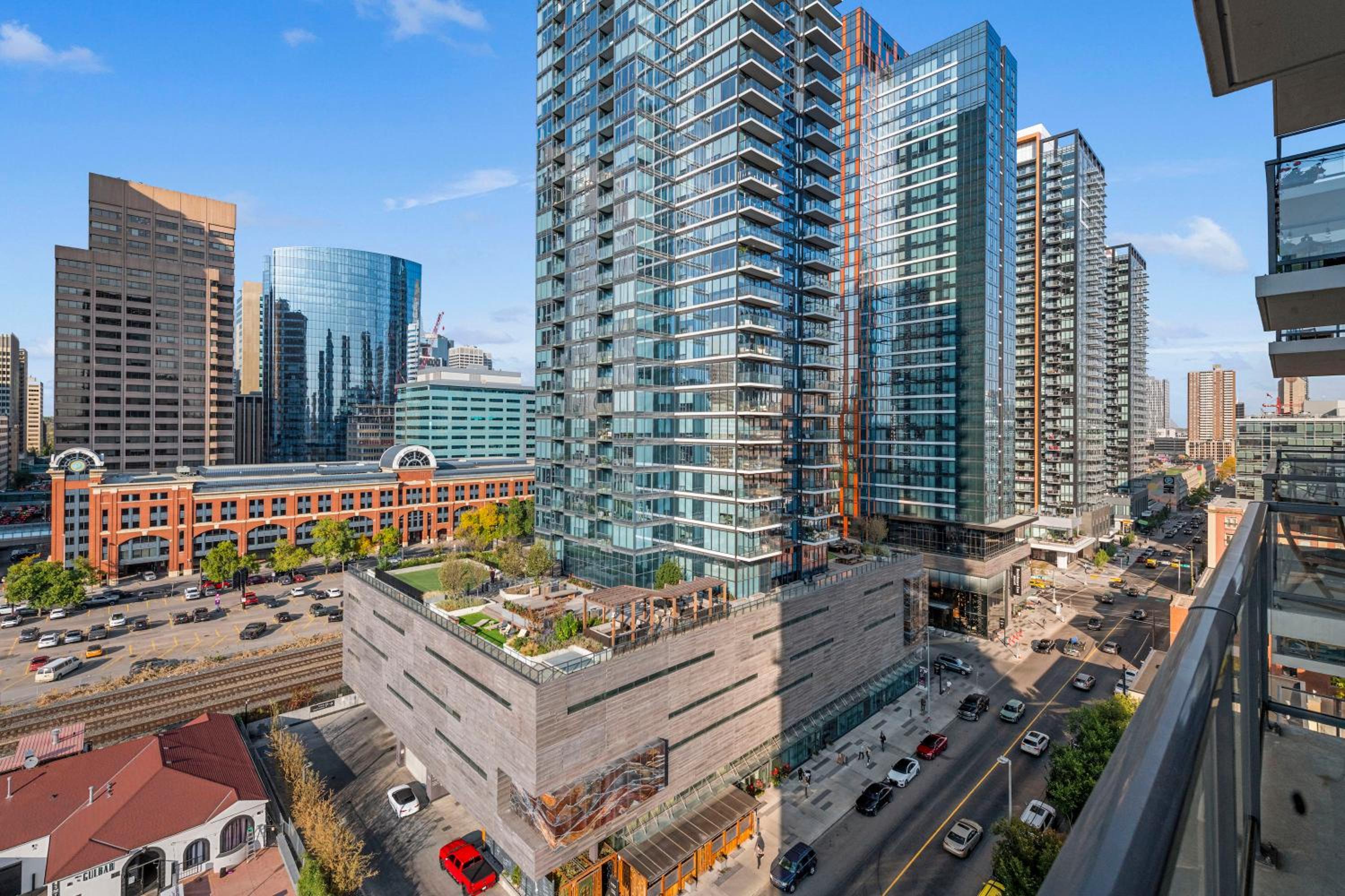 GlobalStay Modern Condos Downtown Calgary