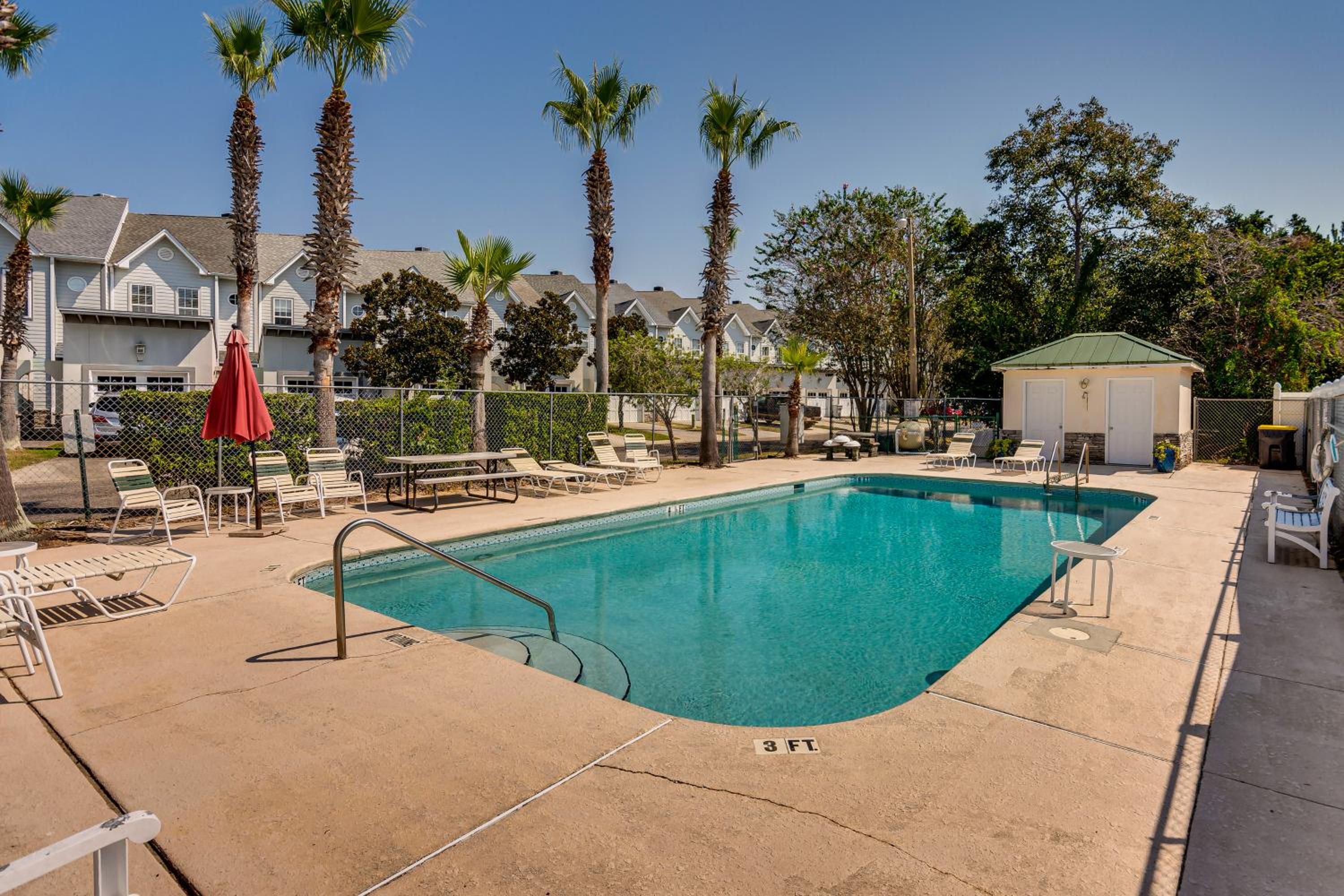Community Pool and Beach Area Navarre Townhome