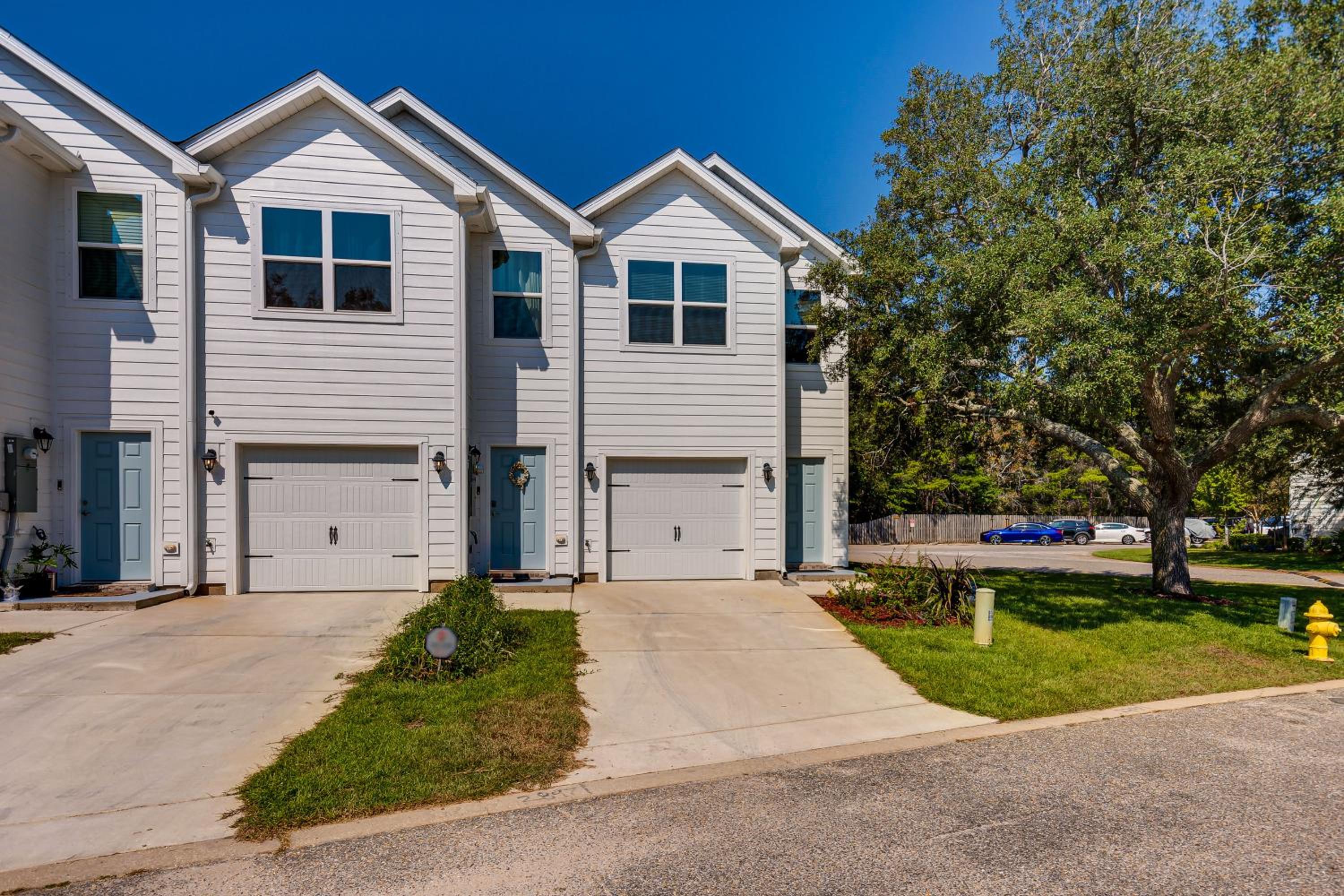 Community Pool and Beach Area Navarre Townhome