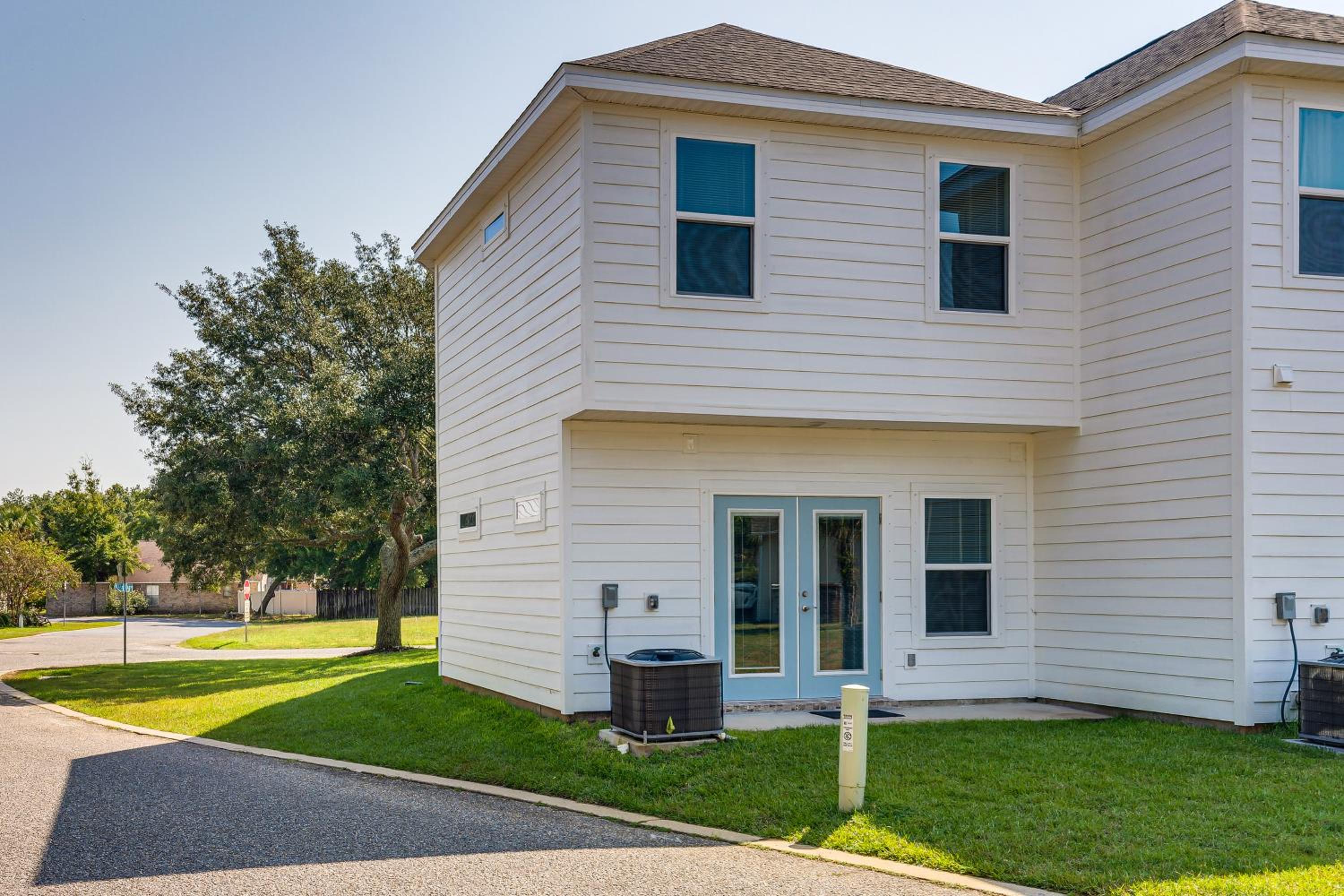 Community Pool and Beach Area Navarre Townhome