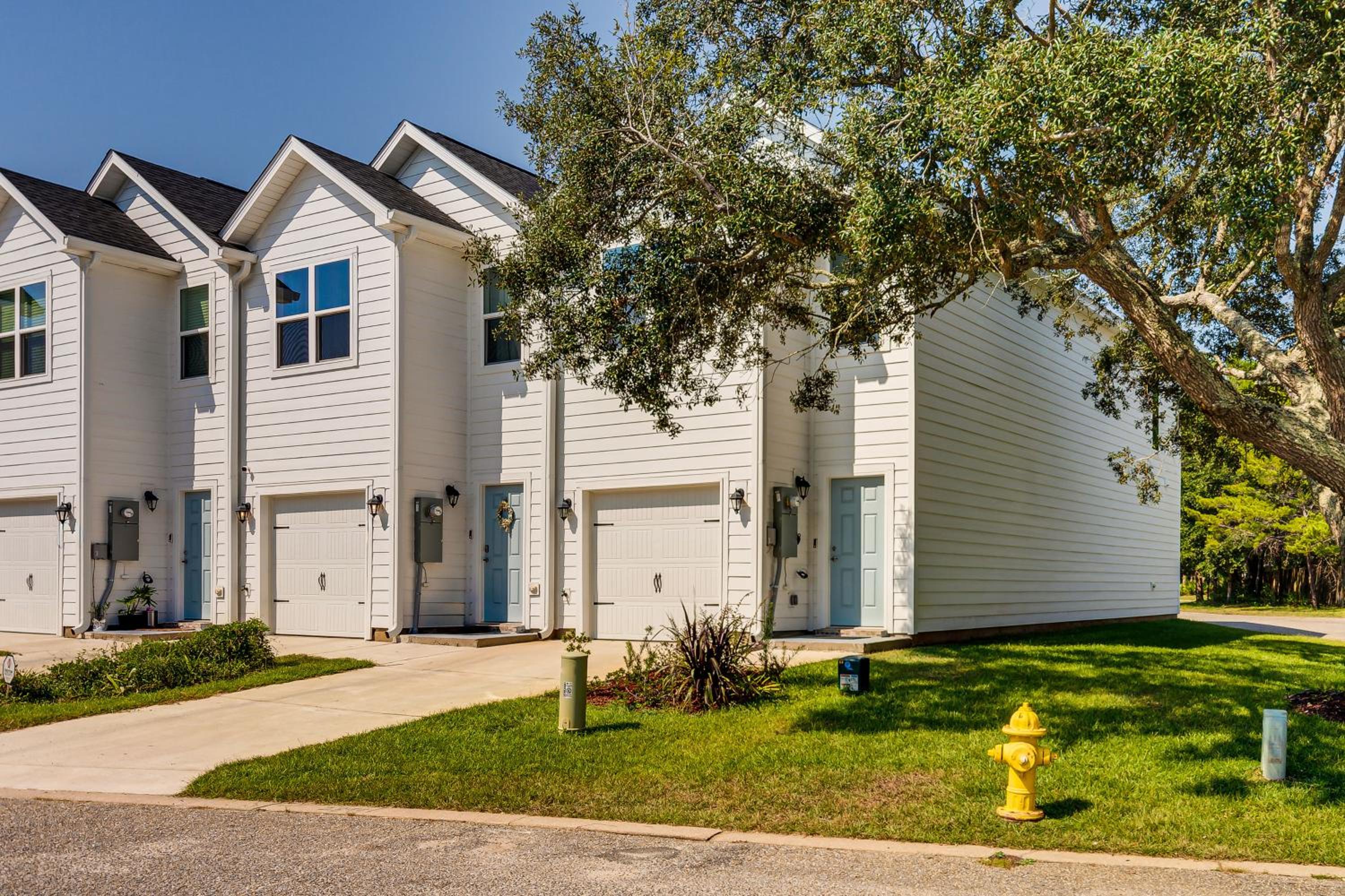 Community Pool and Beach Area Navarre Townhome