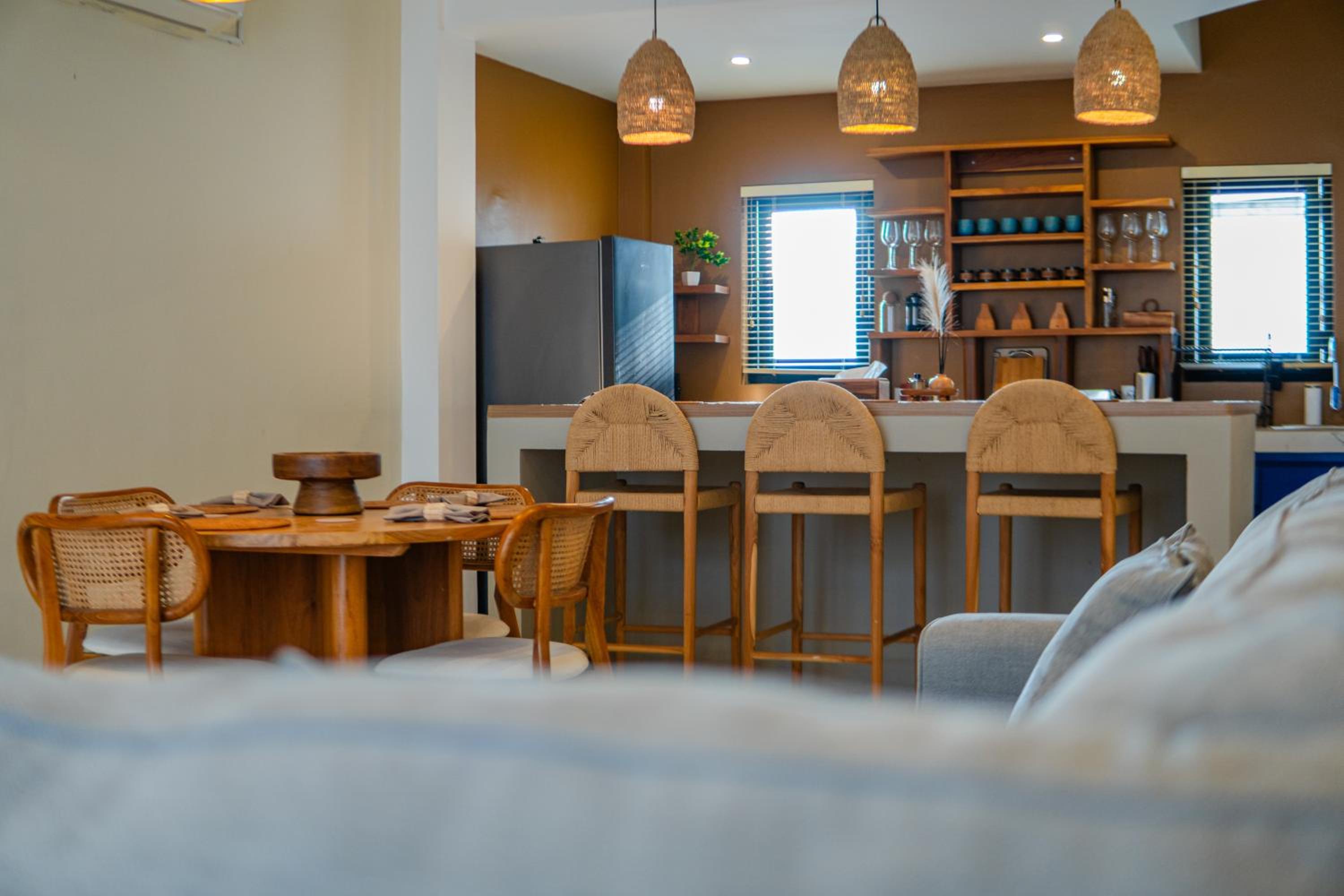 3BR Artful Retreat with Private Pool, Bathtub in Seminyak, 10 min to beach