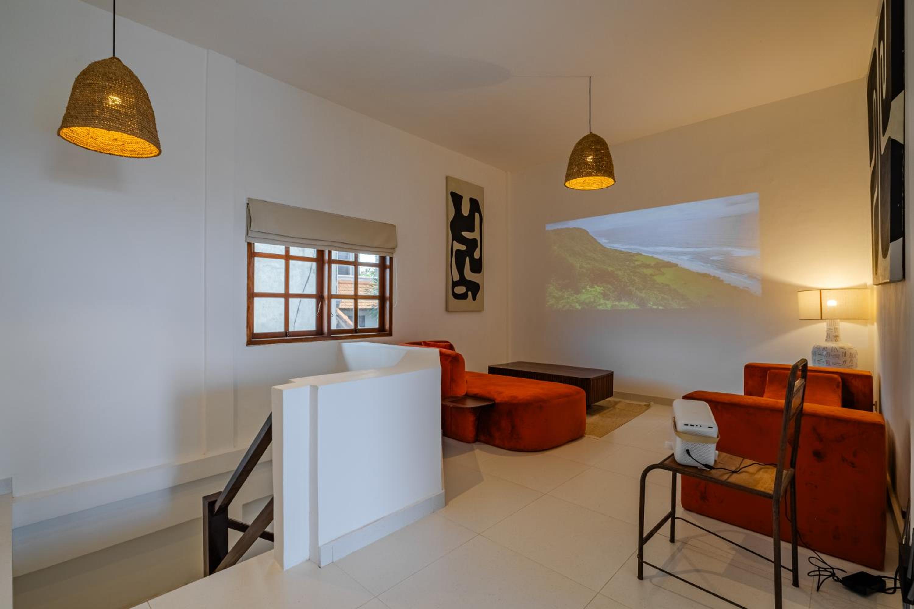 3BR Artful Retreat with Private Pool, Bathtub in Seminyak, 10 min to beach