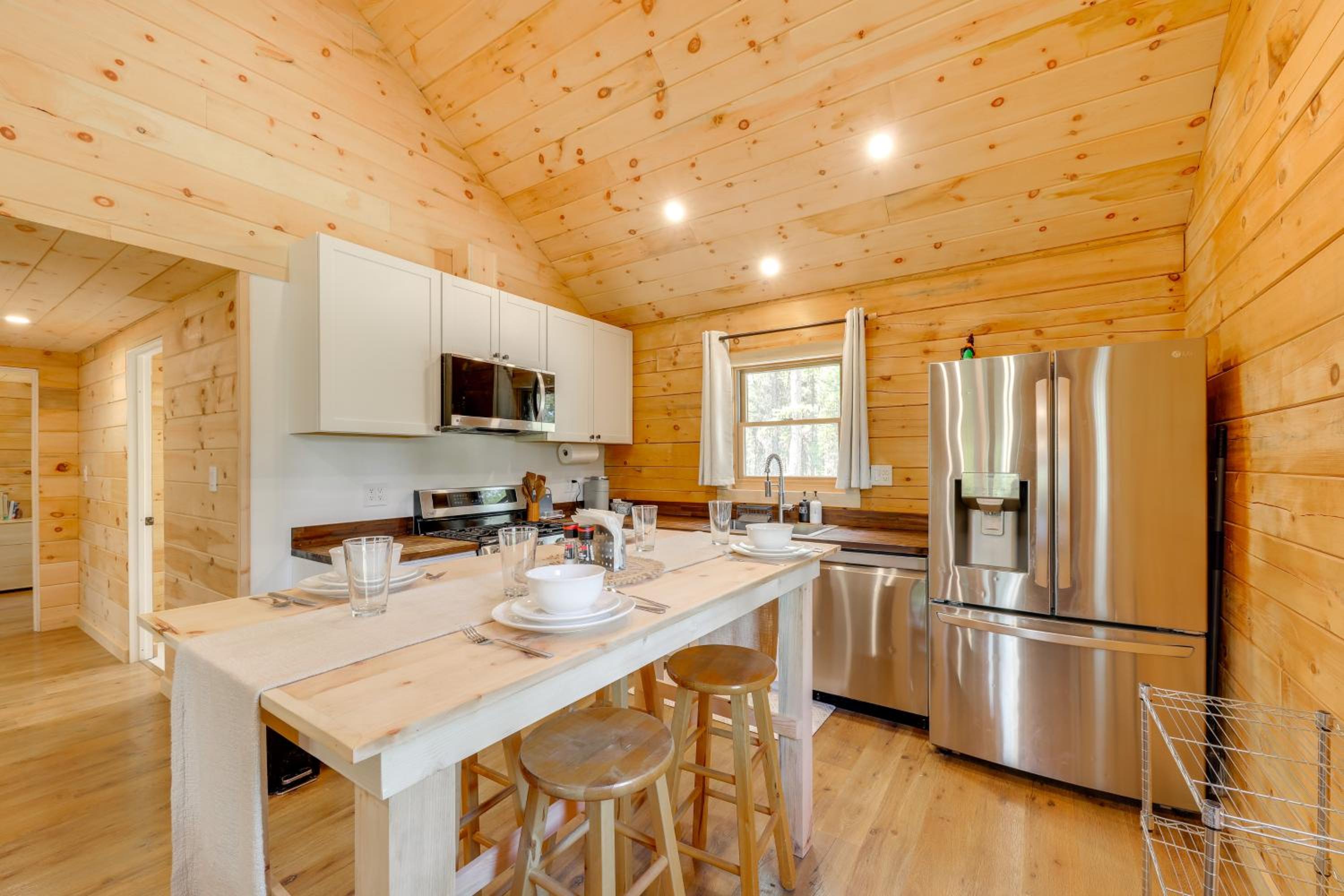 Secluded Mtn-View Cabin 16 Mi to Swan Lake!