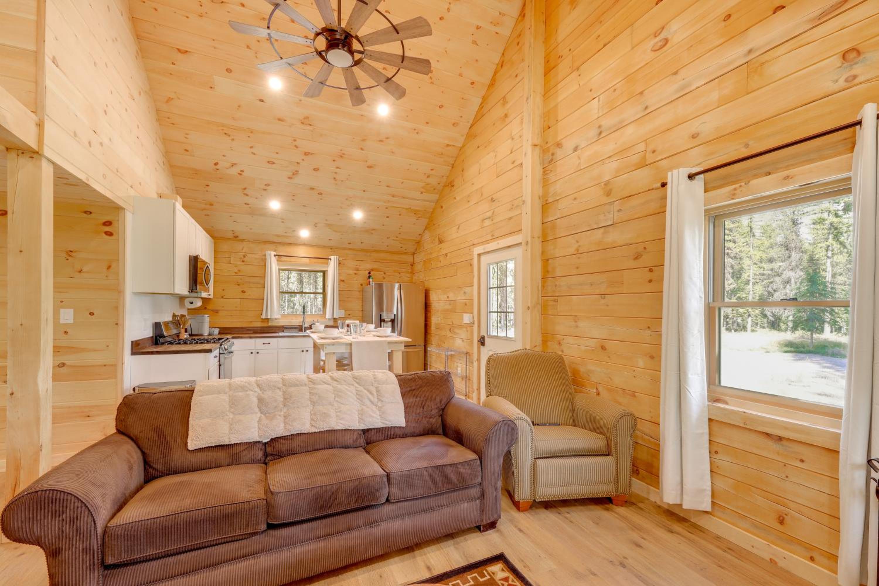 Secluded Mtn-View Cabin 16 Mi to Swan Lake!