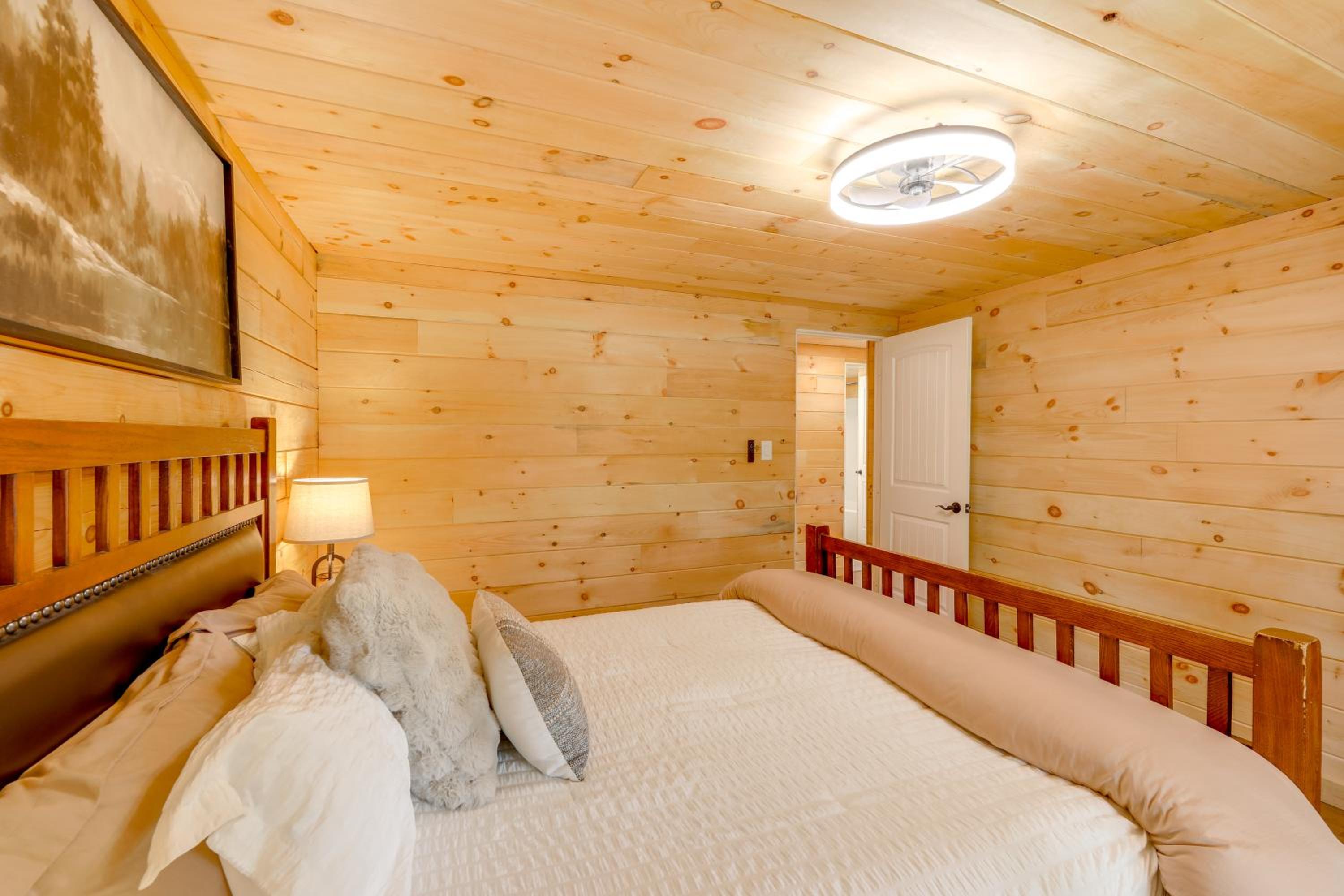 Secluded Mtn-View Cabin 16 Mi to Swan Lake!