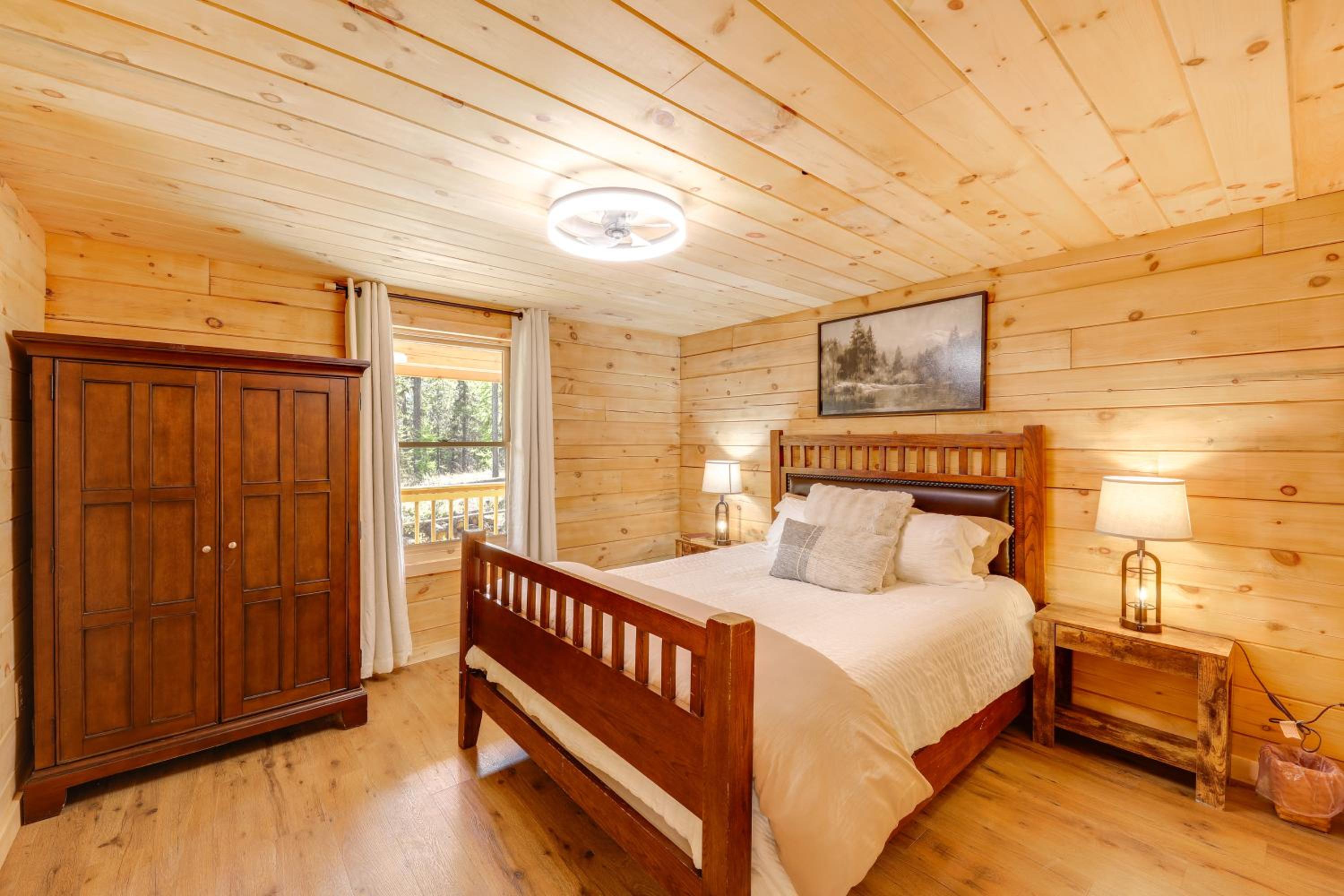 Secluded Mtn-View Cabin 16 Mi to Swan Lake!