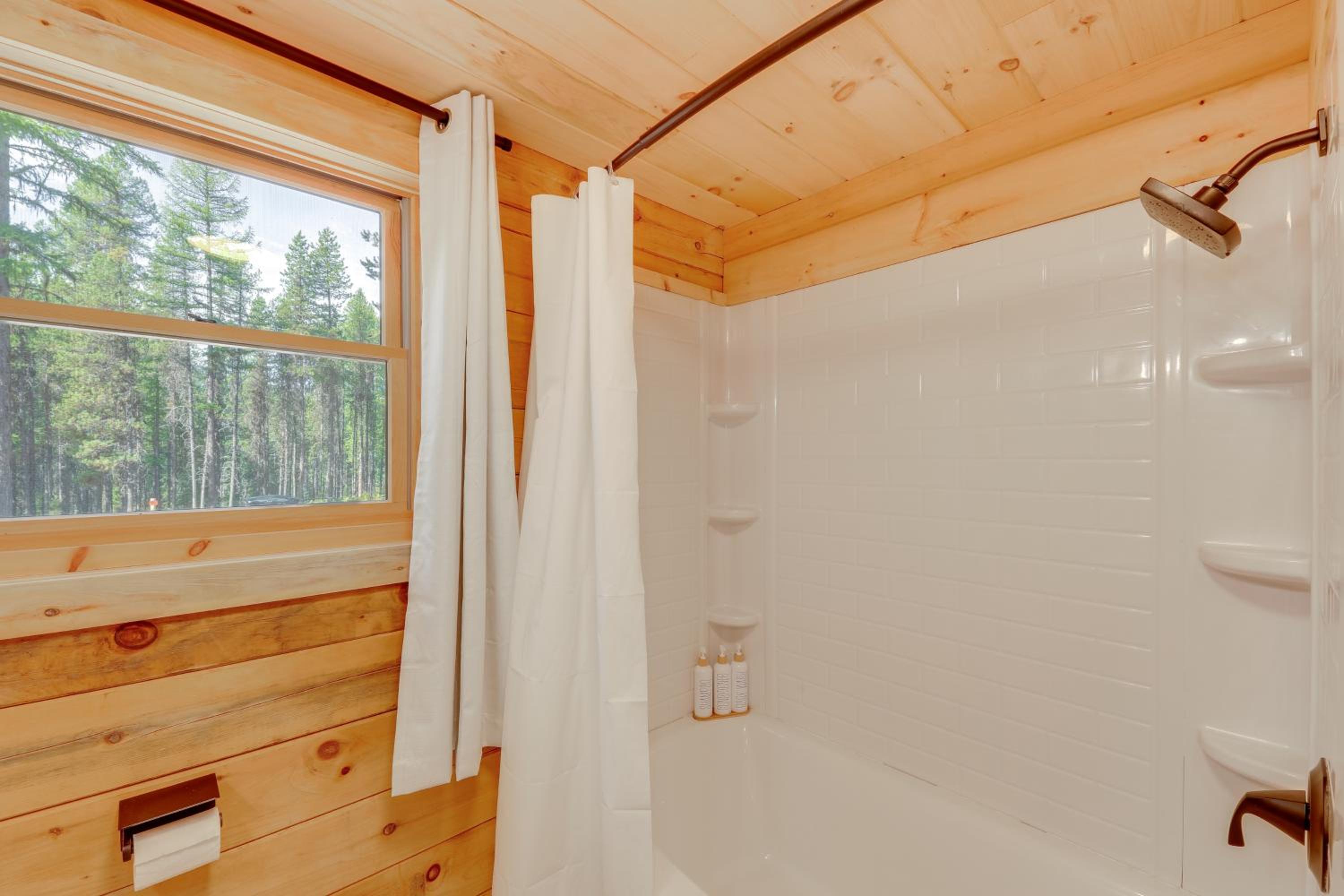 Secluded Mtn-View Cabin 16 Mi to Swan Lake!
