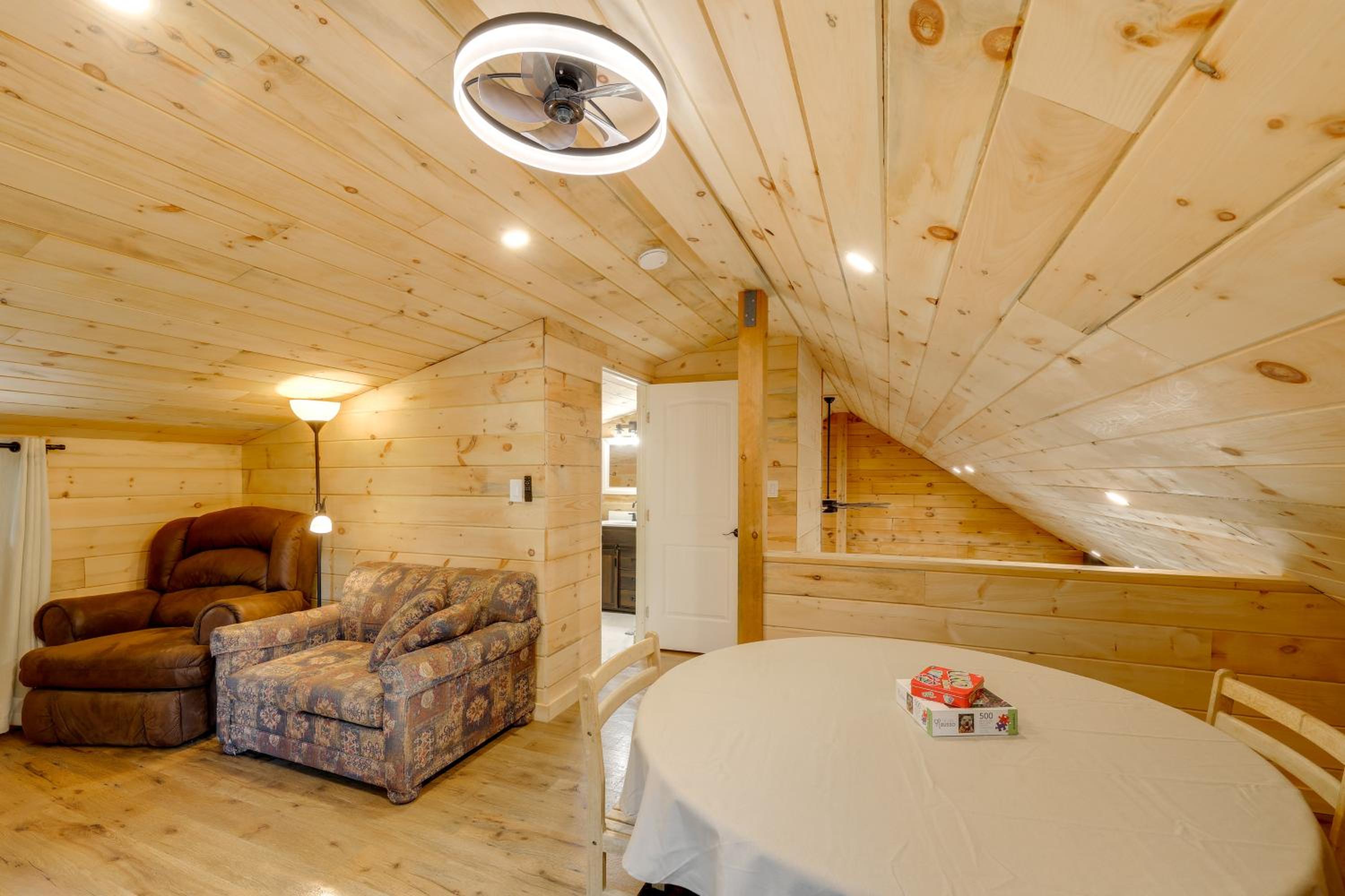 Secluded Mtn-View Cabin 16 Mi to Swan Lake!