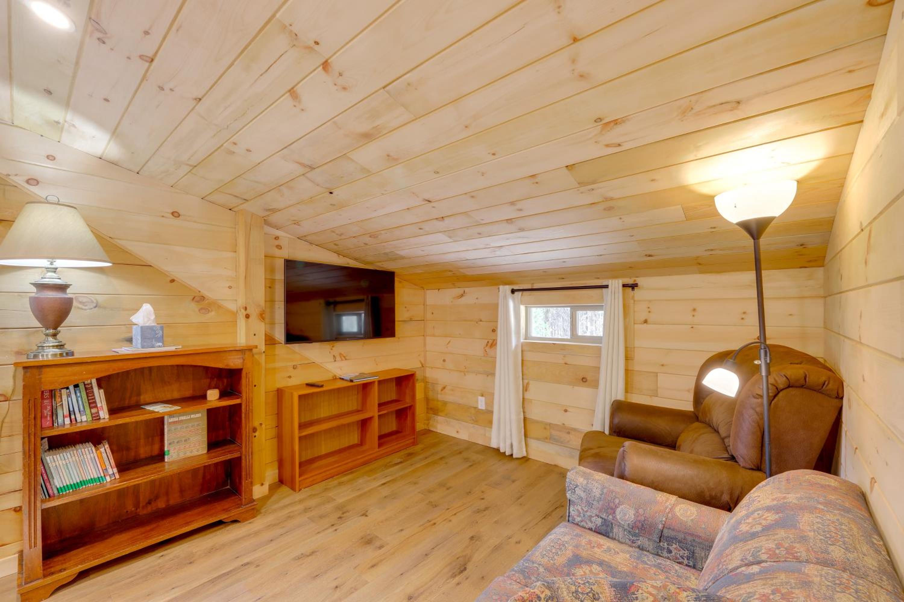 Secluded Mtn-View Cabin 16 Mi to Swan Lake!