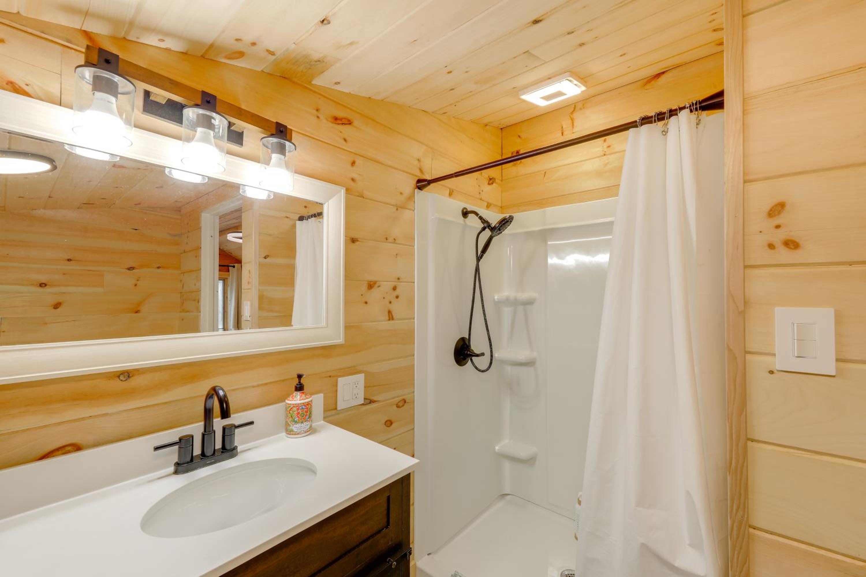 Secluded Mtn-View Cabin 16 Mi to Swan Lake!