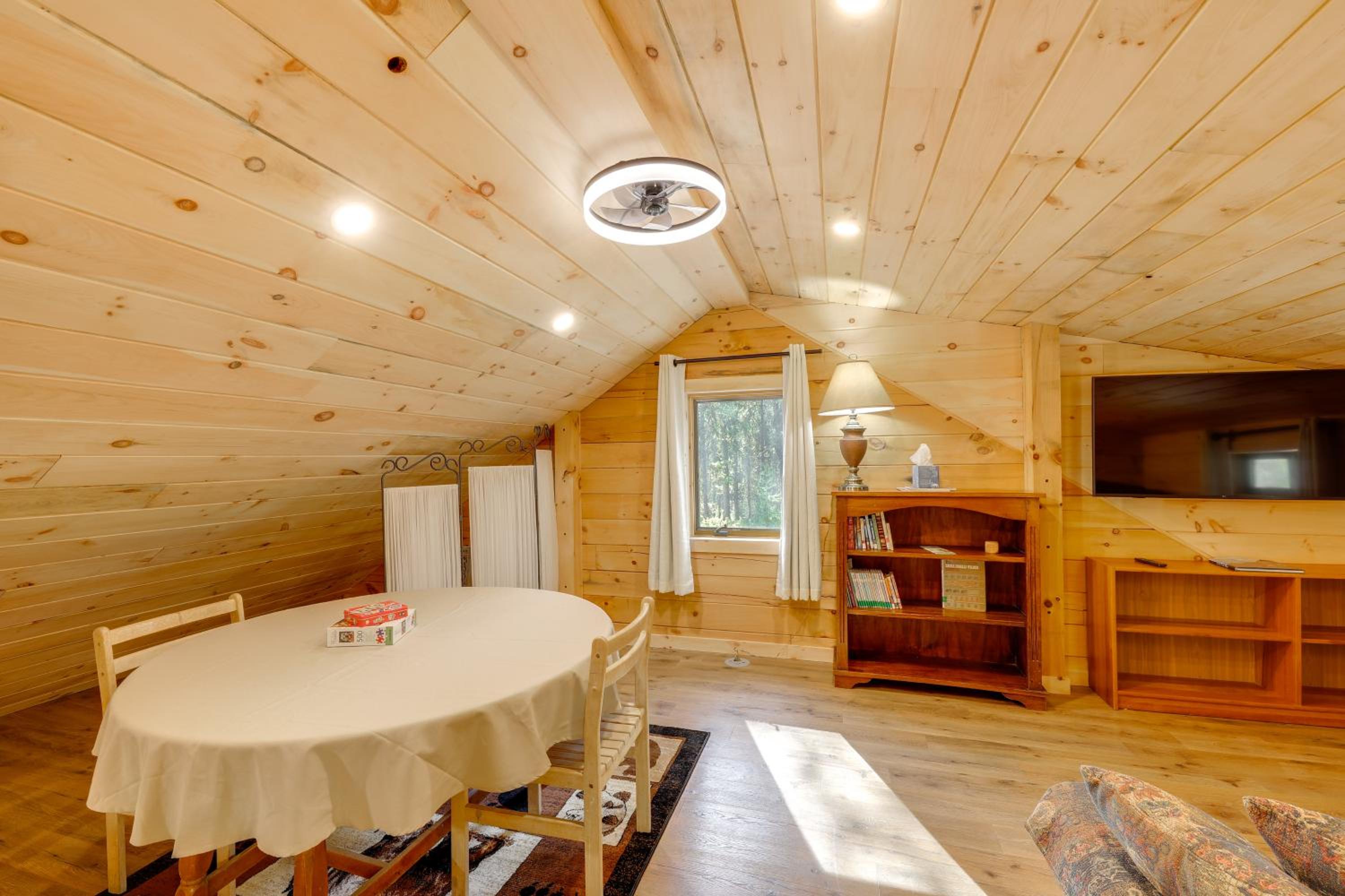 Secluded Mtn-View Cabin 16 Mi to Swan Lake!