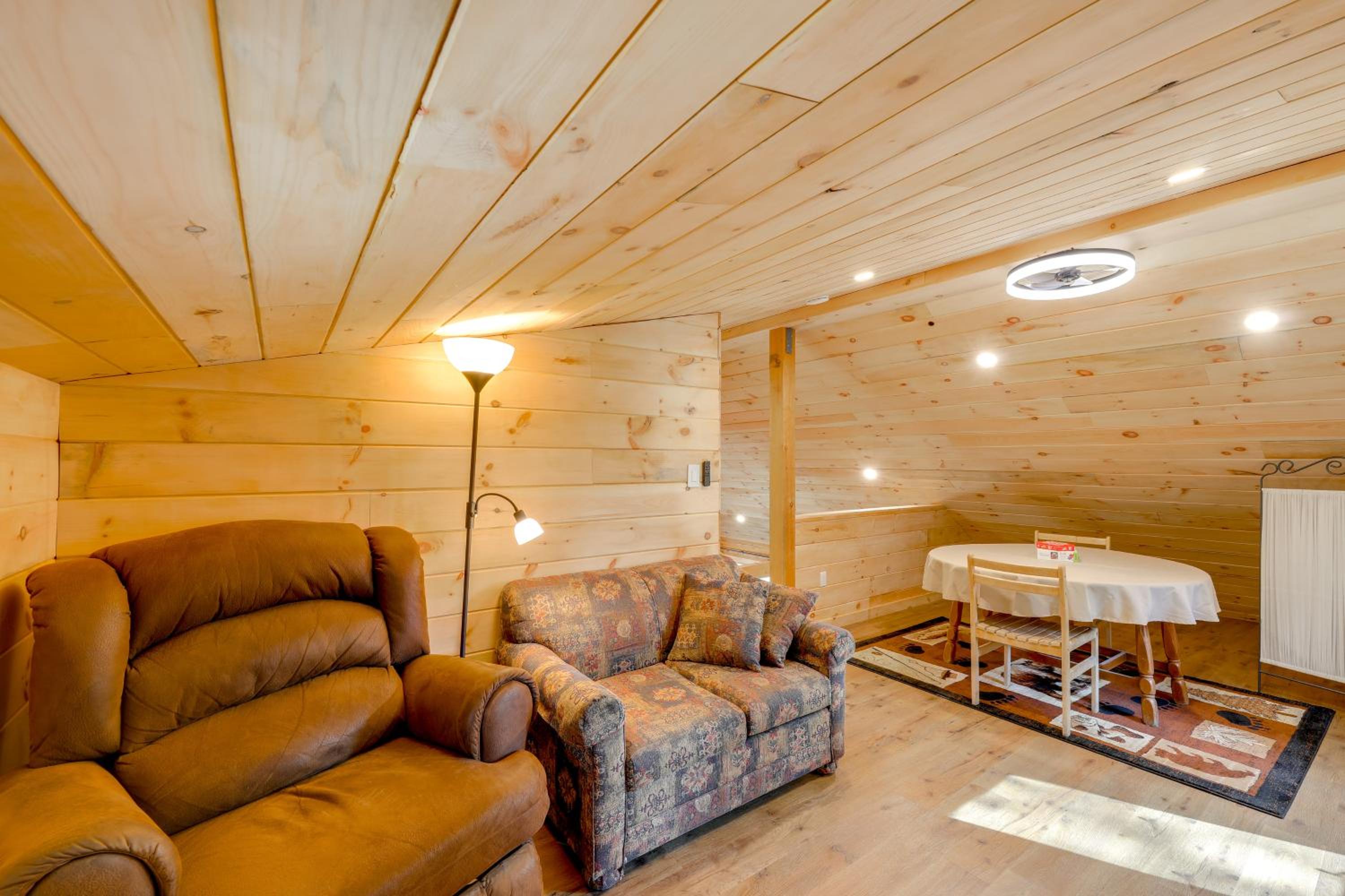 Secluded Mtn-View Cabin 16 Mi to Swan Lake!