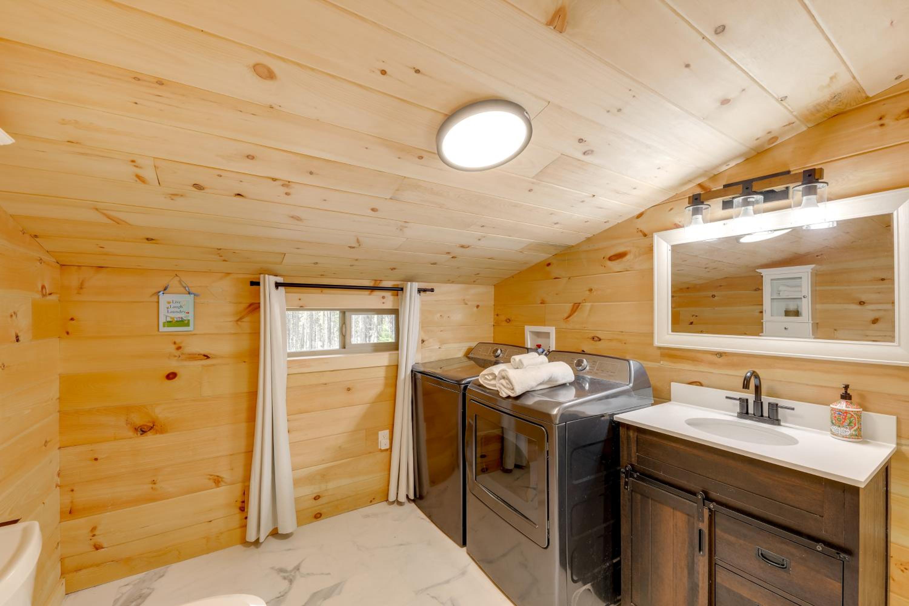 Secluded Mtn-View Cabin 16 Mi to Swan Lake!
