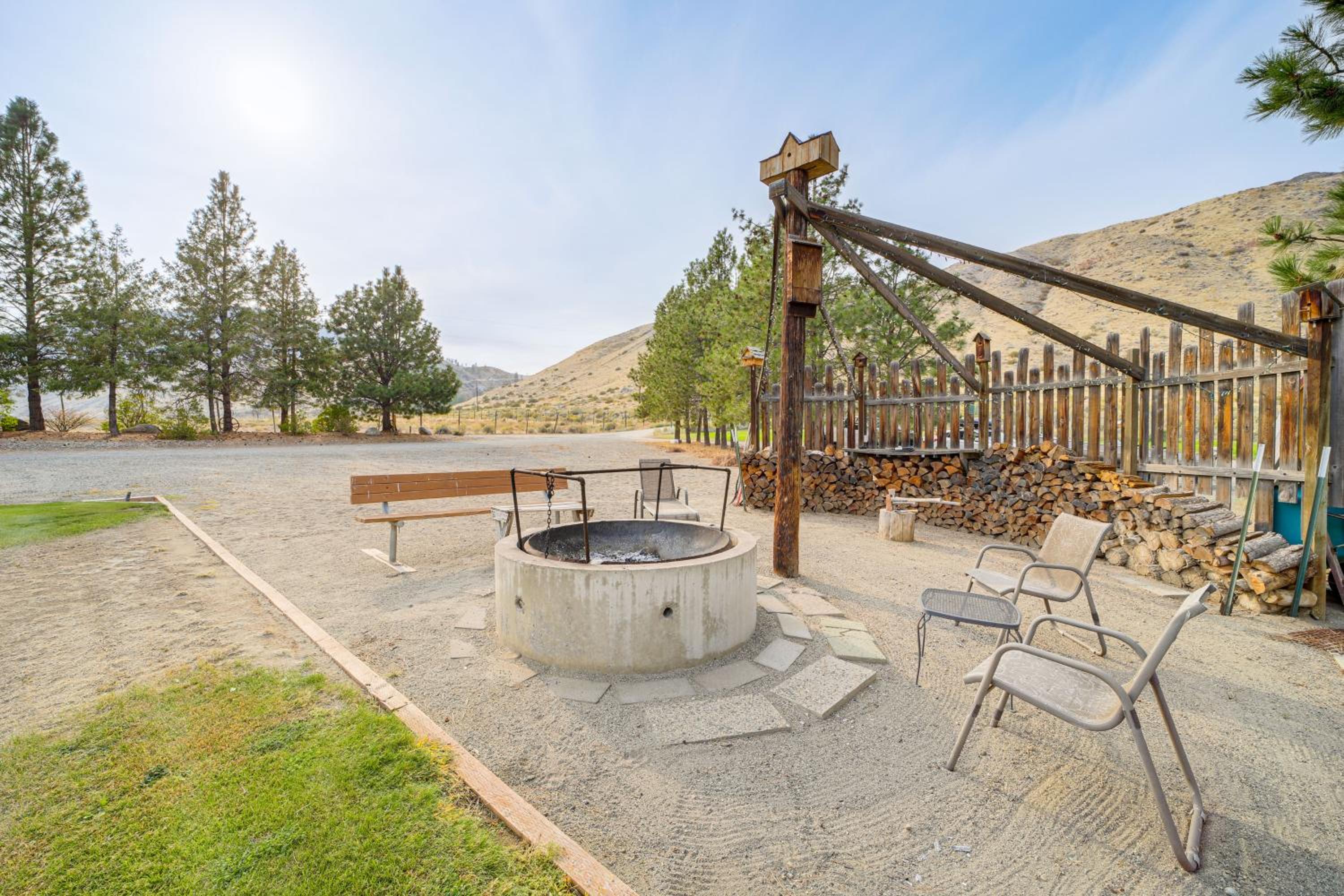 Stunning A-Frame Home with Views, 10 Mi to Okanogan!