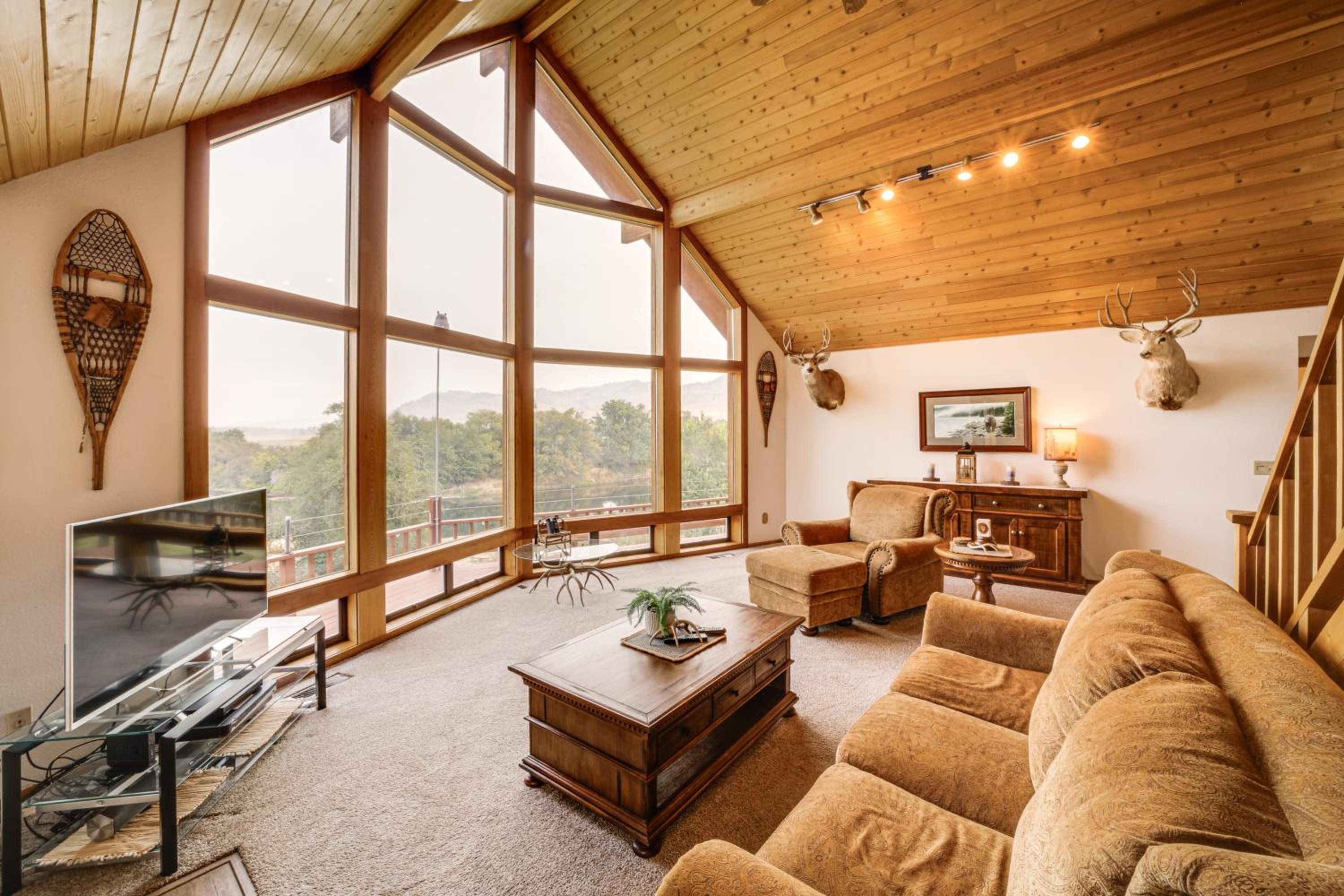Stunning A-Frame Home with Views, 10 Mi to Okanogan!