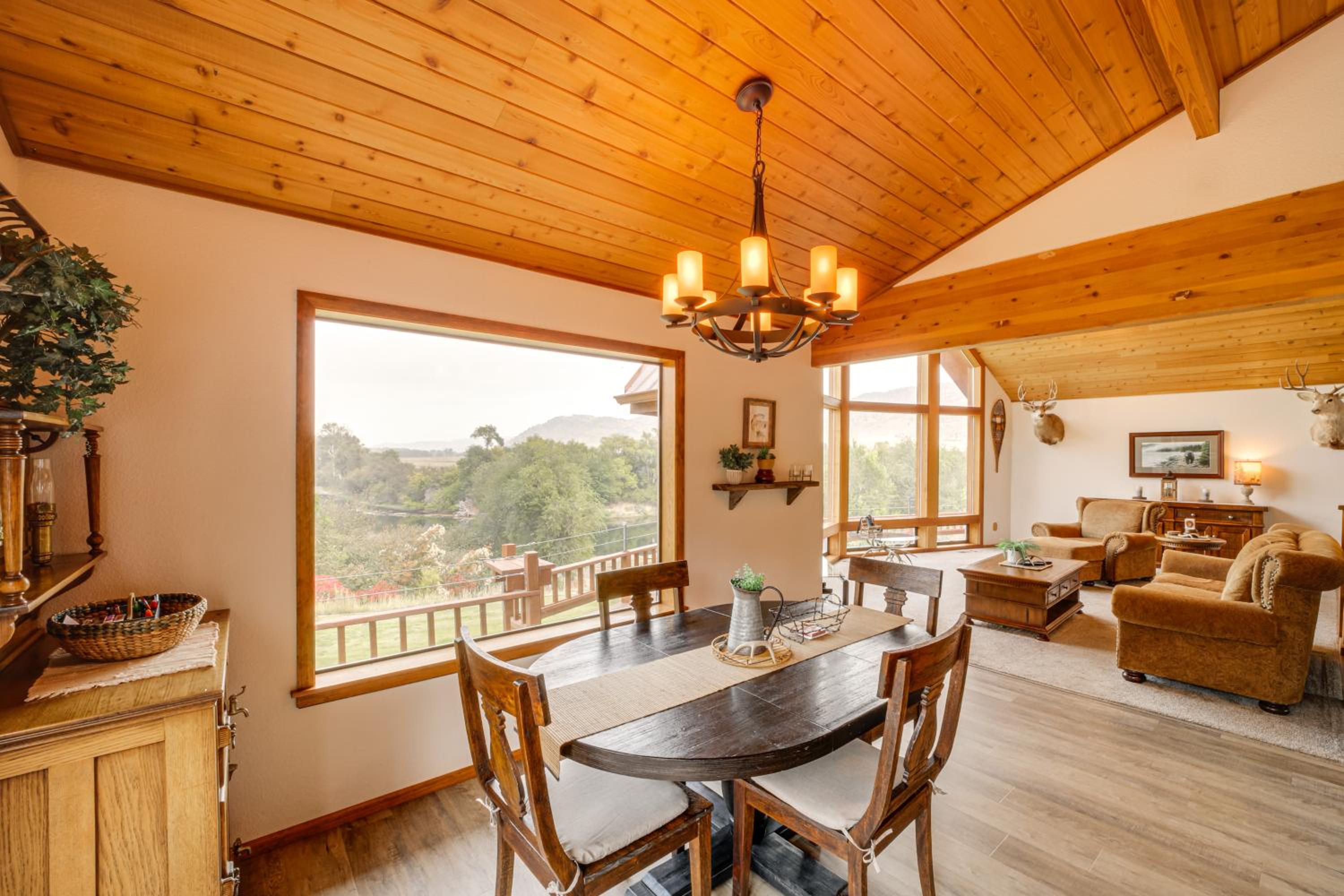 Stunning A-Frame Home with Views, 10 Mi to Okanogan!