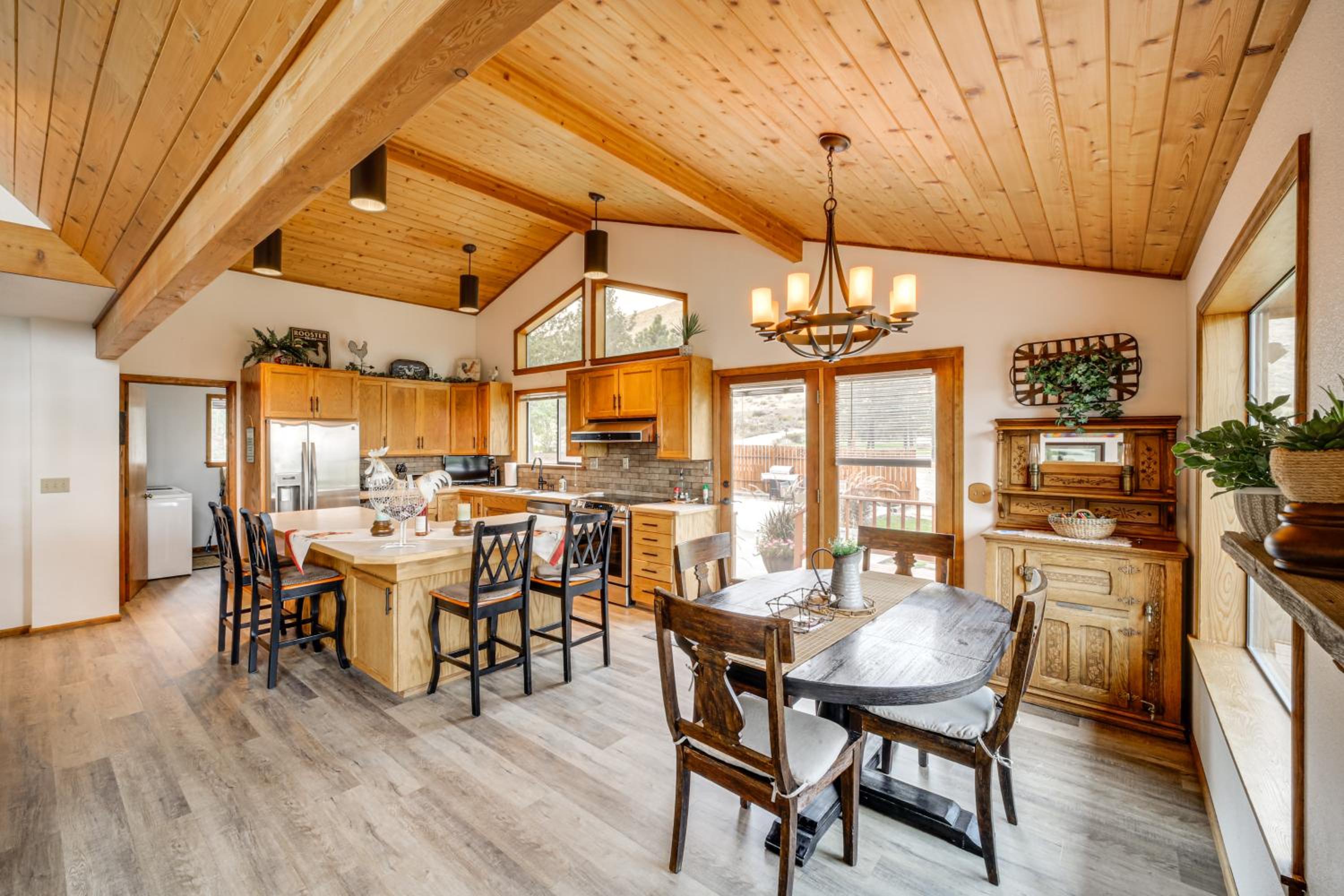 Stunning A-Frame Home with Views, 10 Mi to Okanogan!