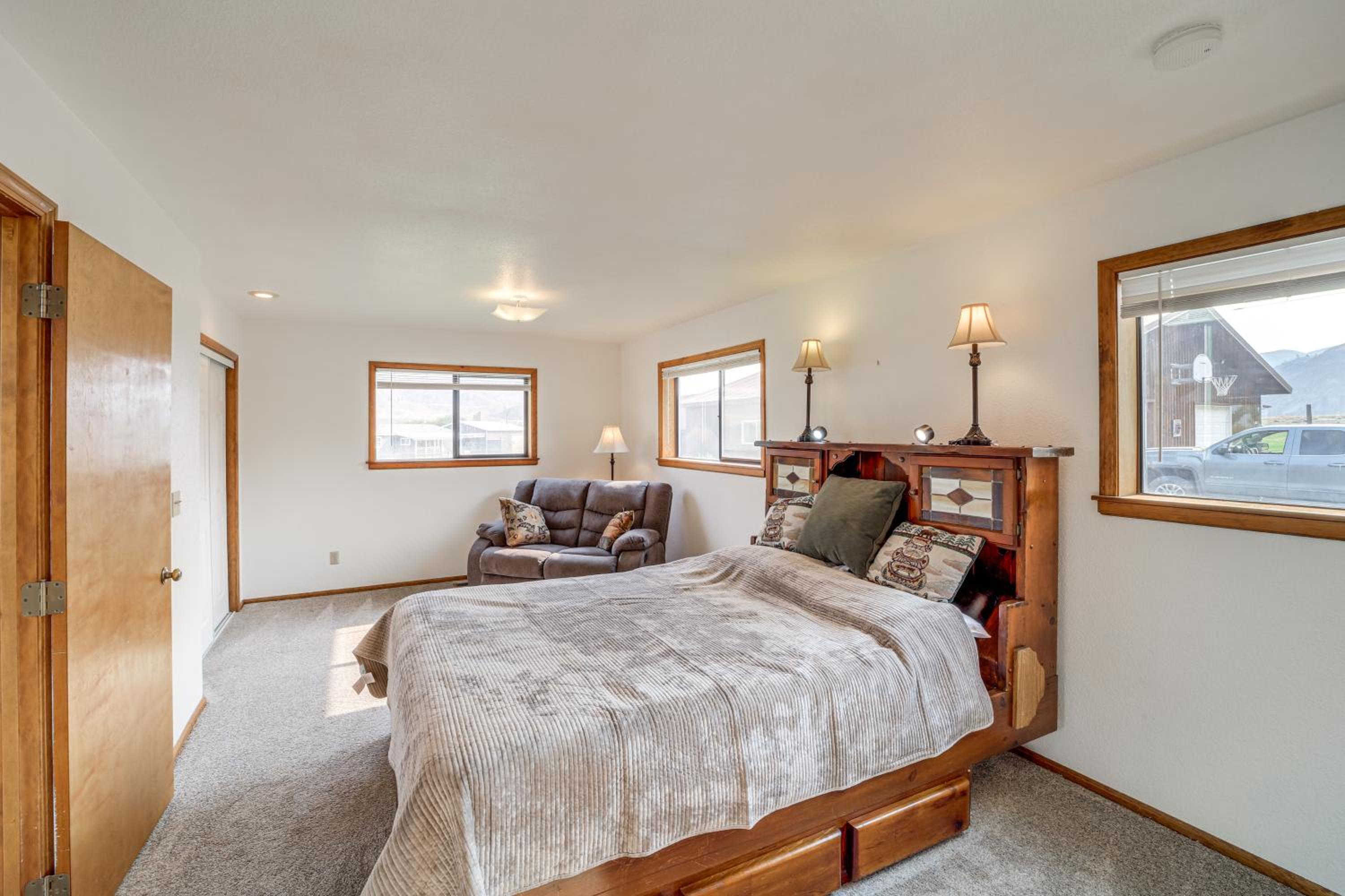 Stunning A-Frame Home with Views, 10 Mi to Okanogan!