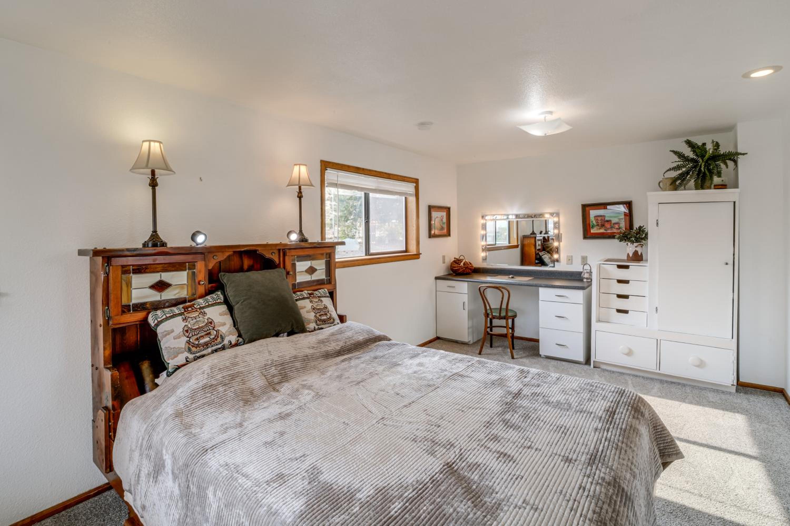 Stunning A-Frame Home with Views, 10 Mi to Okanogan!